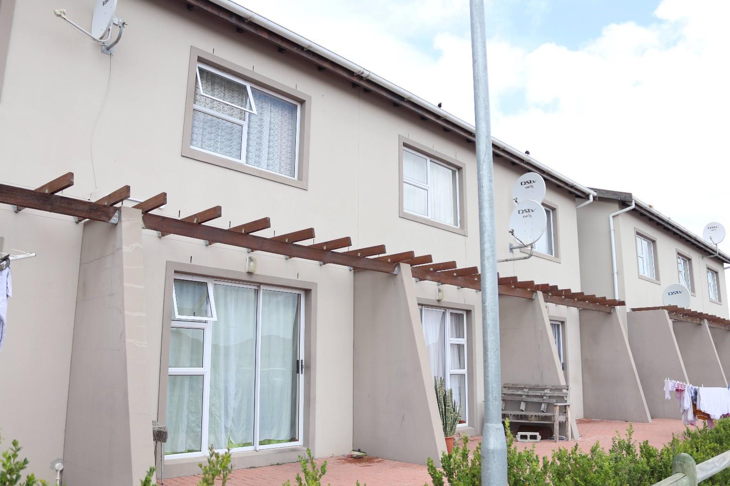 2 Bedroom Apartment / flat for sale in Stratford Green P24113590122