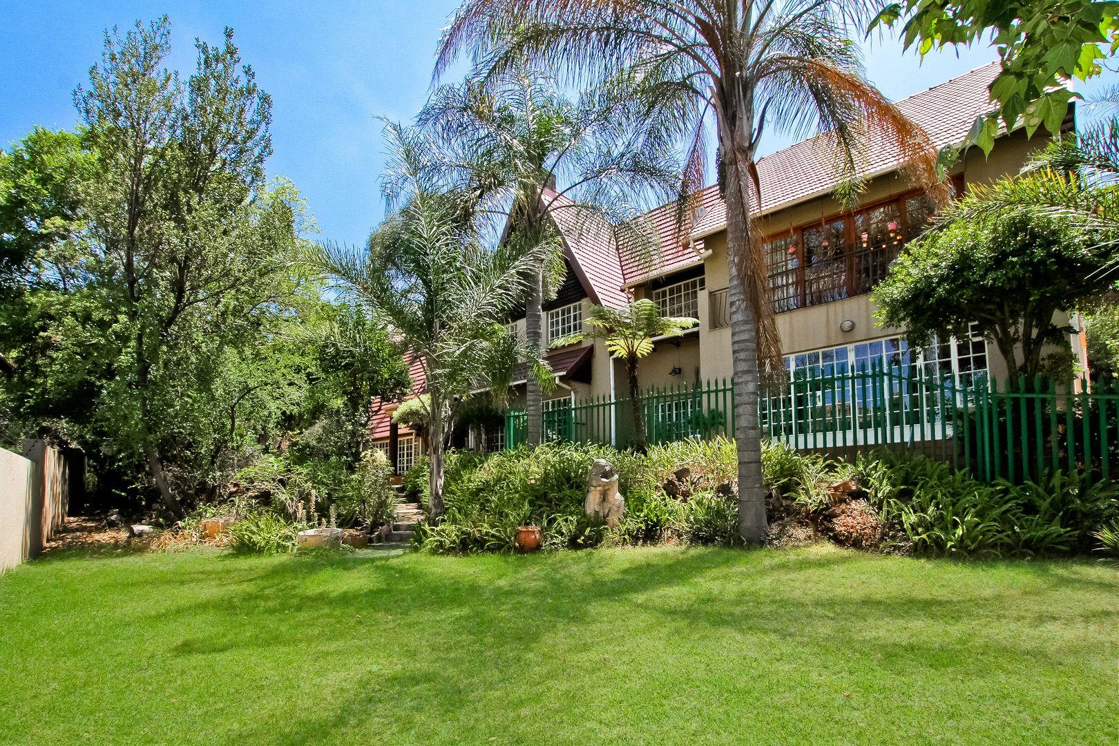 4 Bedroom House for sale in Bryanston P24113590533