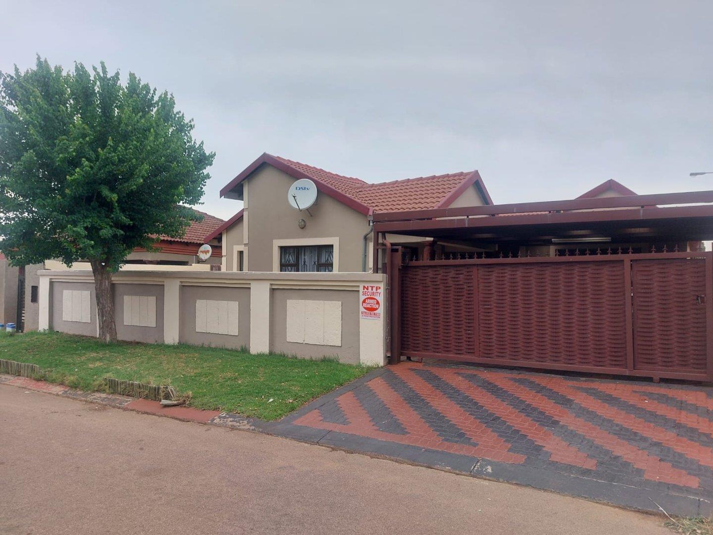 4 Bedroom House for sale in Danville P24113593389