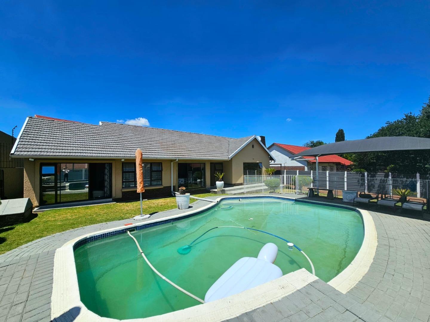 3 Bedroom House for sale in Ridgeway P24113593560