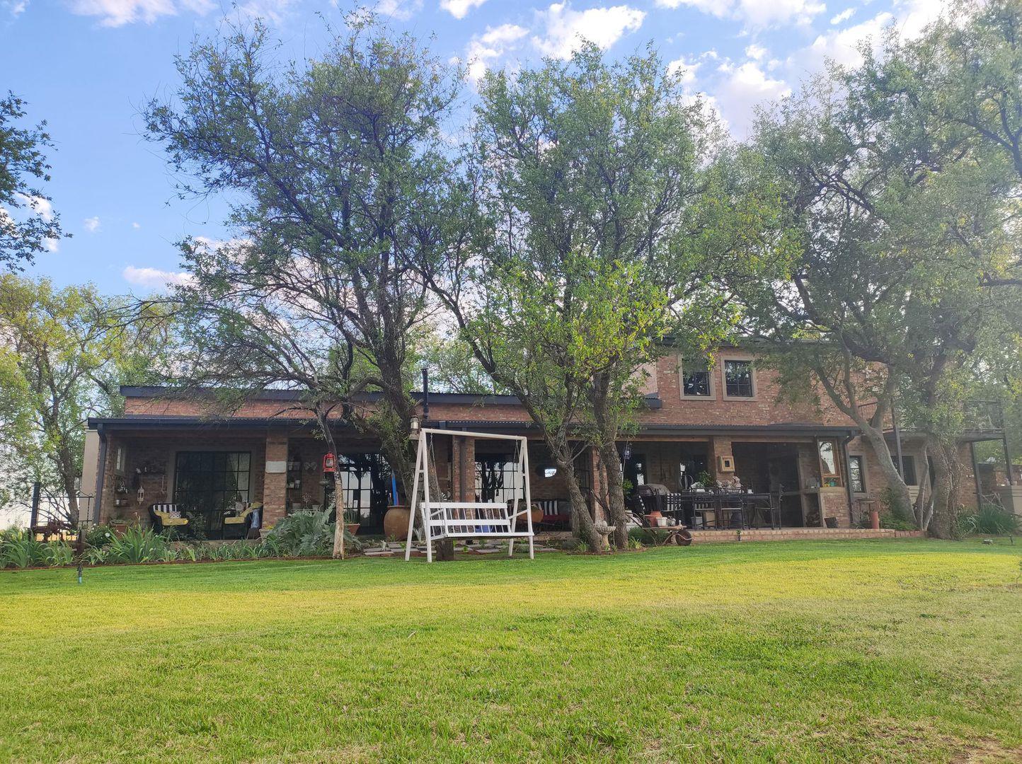 4 Bedroom House for sale in Renovaal P24112997637