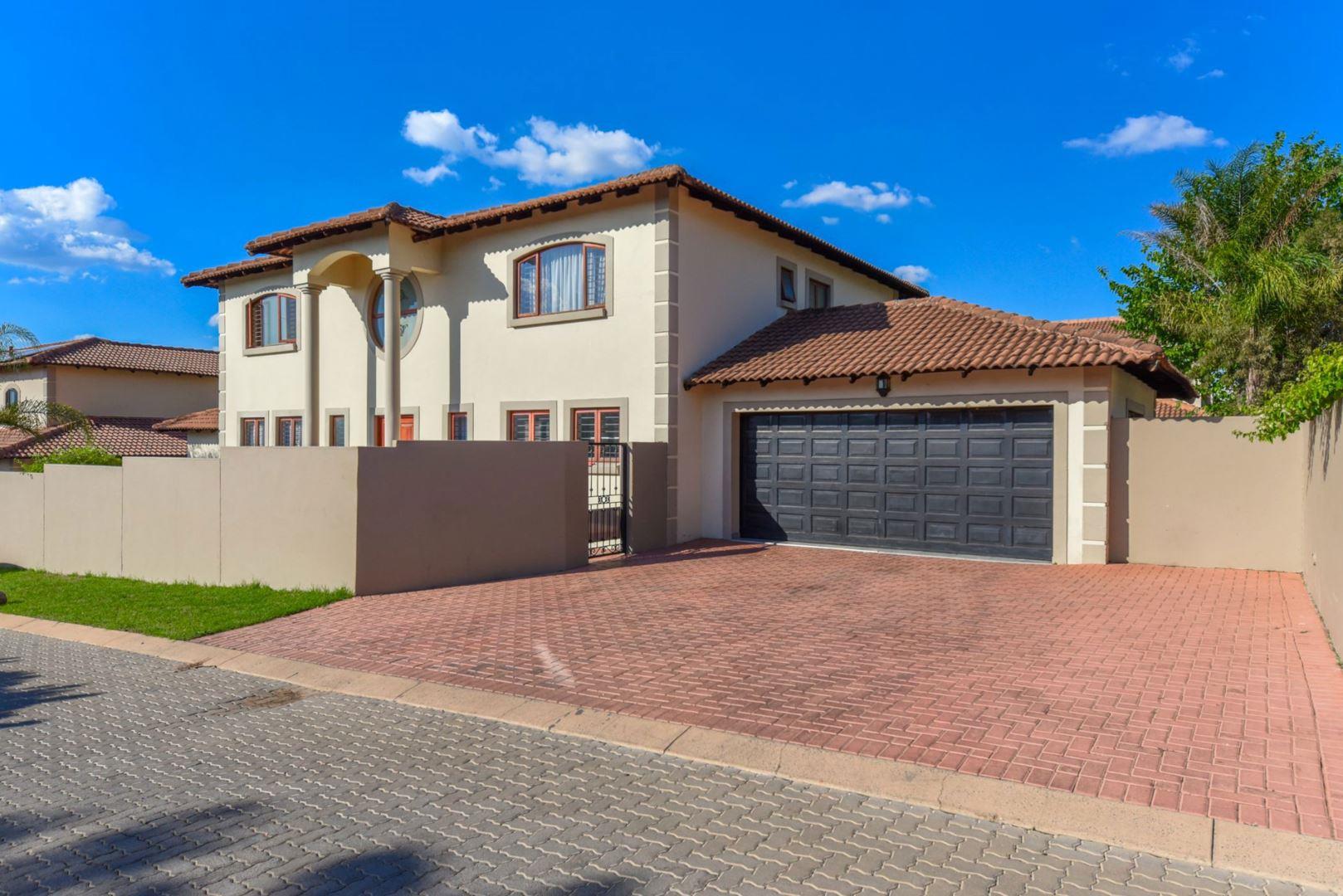 Broadacres Property Property and houses for sale in Broadacres