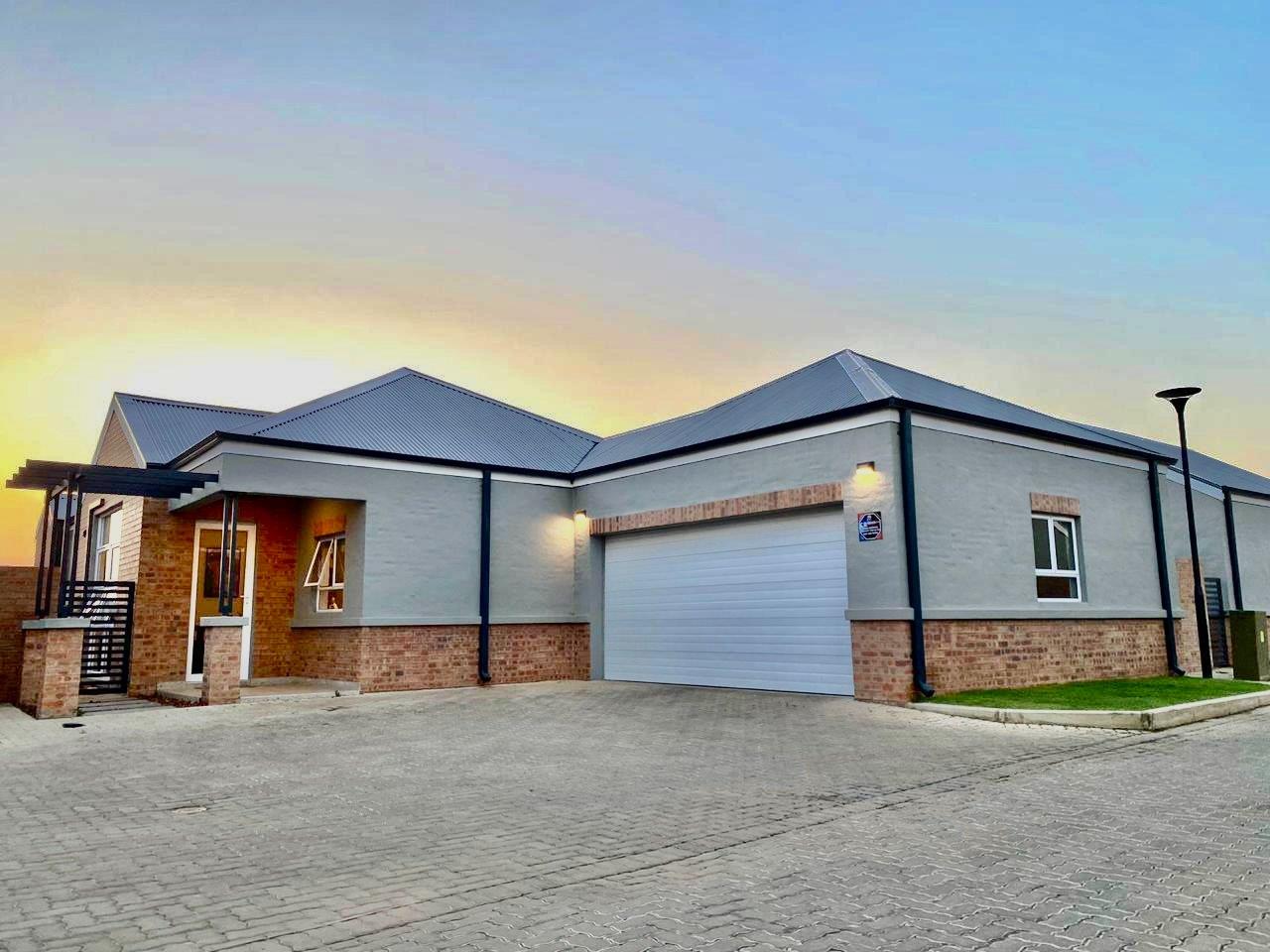 3 Bedroom House for sale in Van Der Hoff Park 13 Hennie Bingle Street