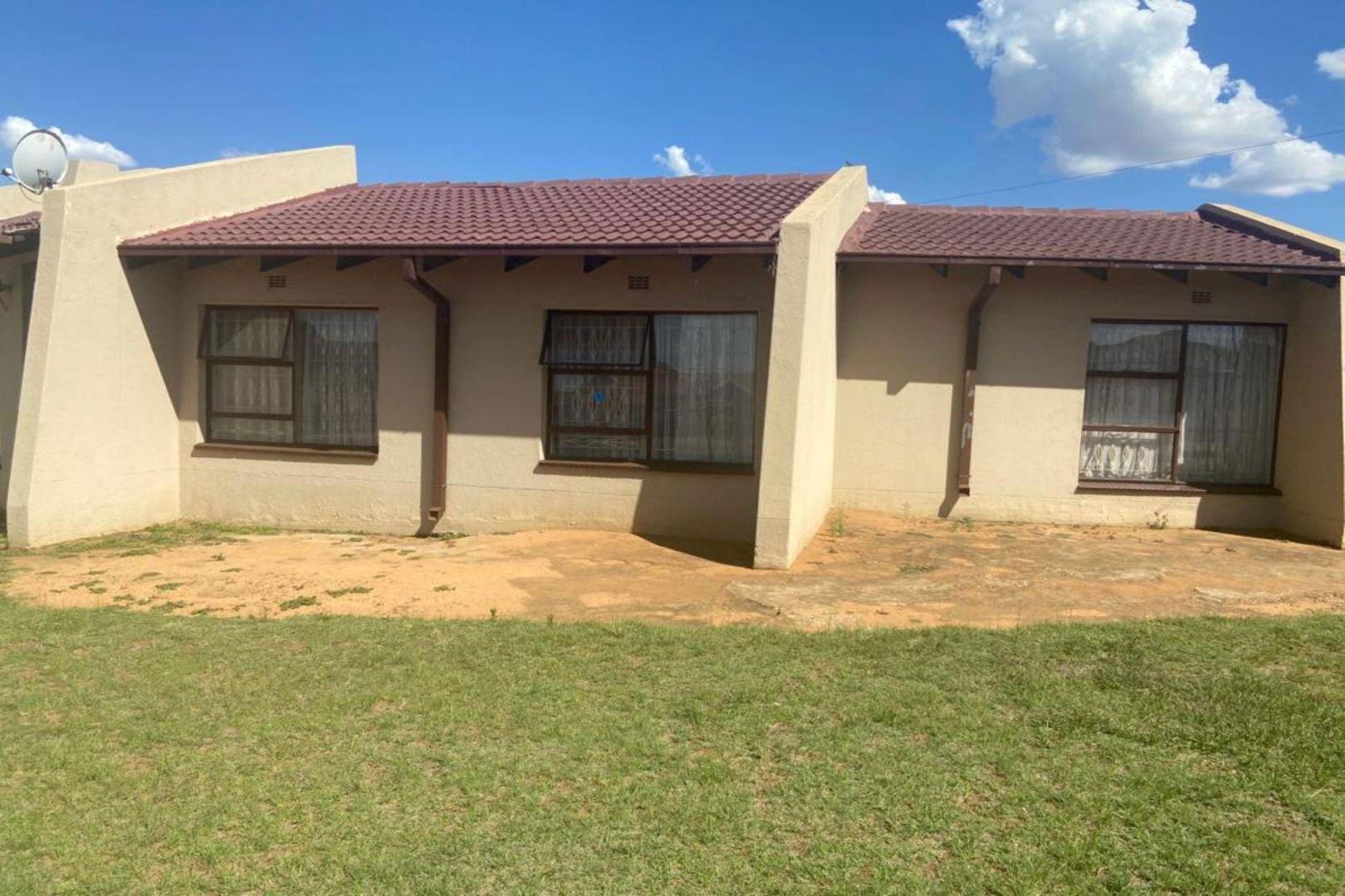 3 Bedroom House for sale in Kwaguqa P24113596810