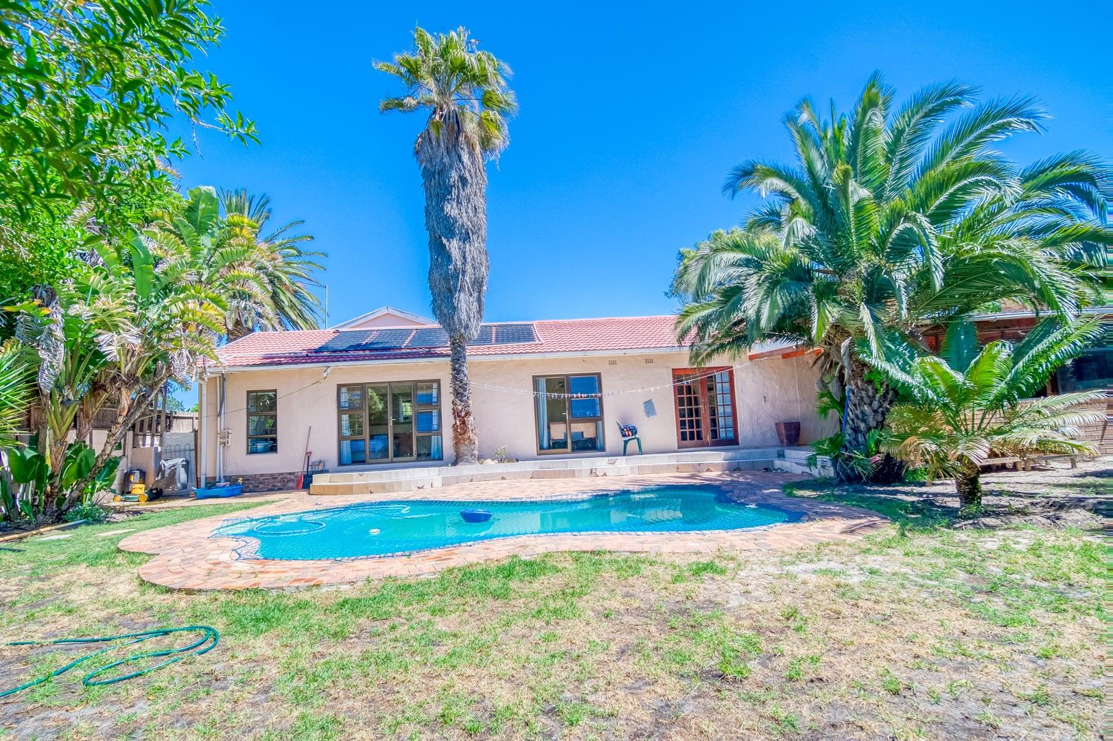 4 Bedroom House for sale in Flamingo Vlei P24113596822