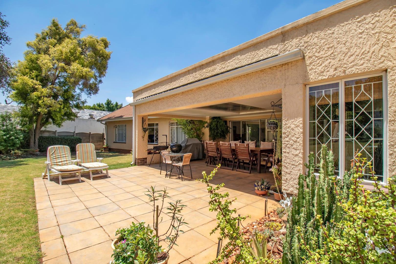 4 Bedroom House for sale in Linden P24113598204