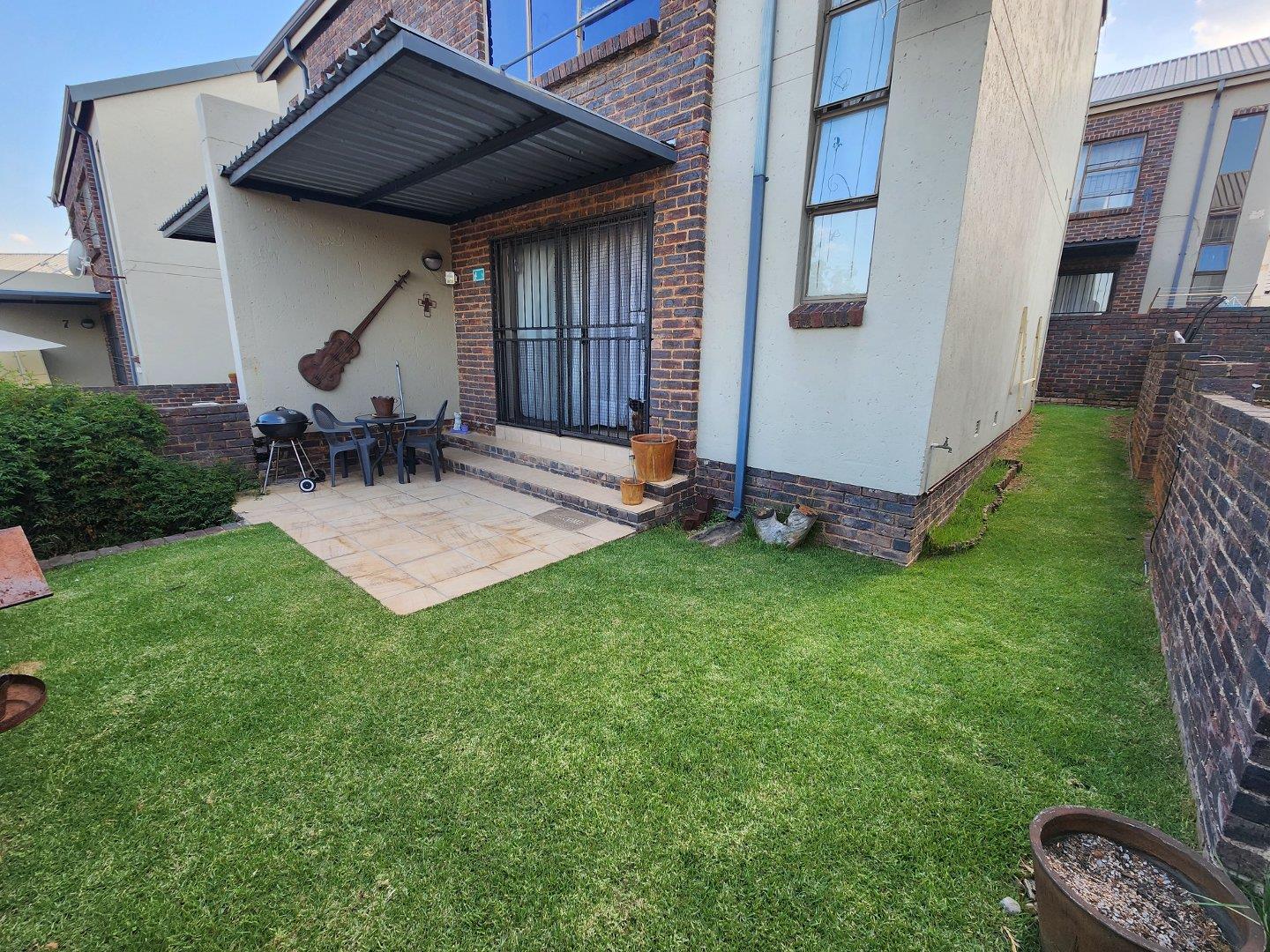 2 Bedroom Townhouse for sale in Noordheuwel Watsonia View, Sugar Bush