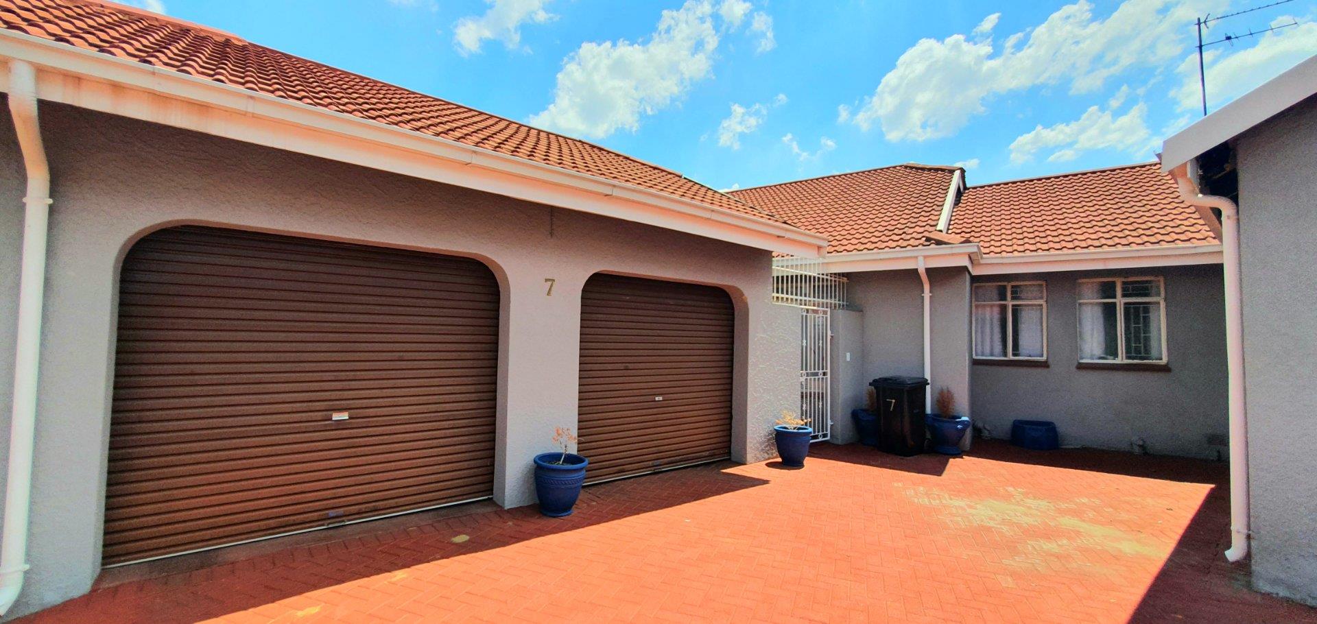 3 Bedroom Townhouse for sale in Three Rivers Proper P24113599714