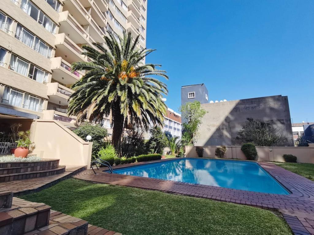 2 Bedroom Apartment / flat for sale in Parktown 38 Empire Road P24