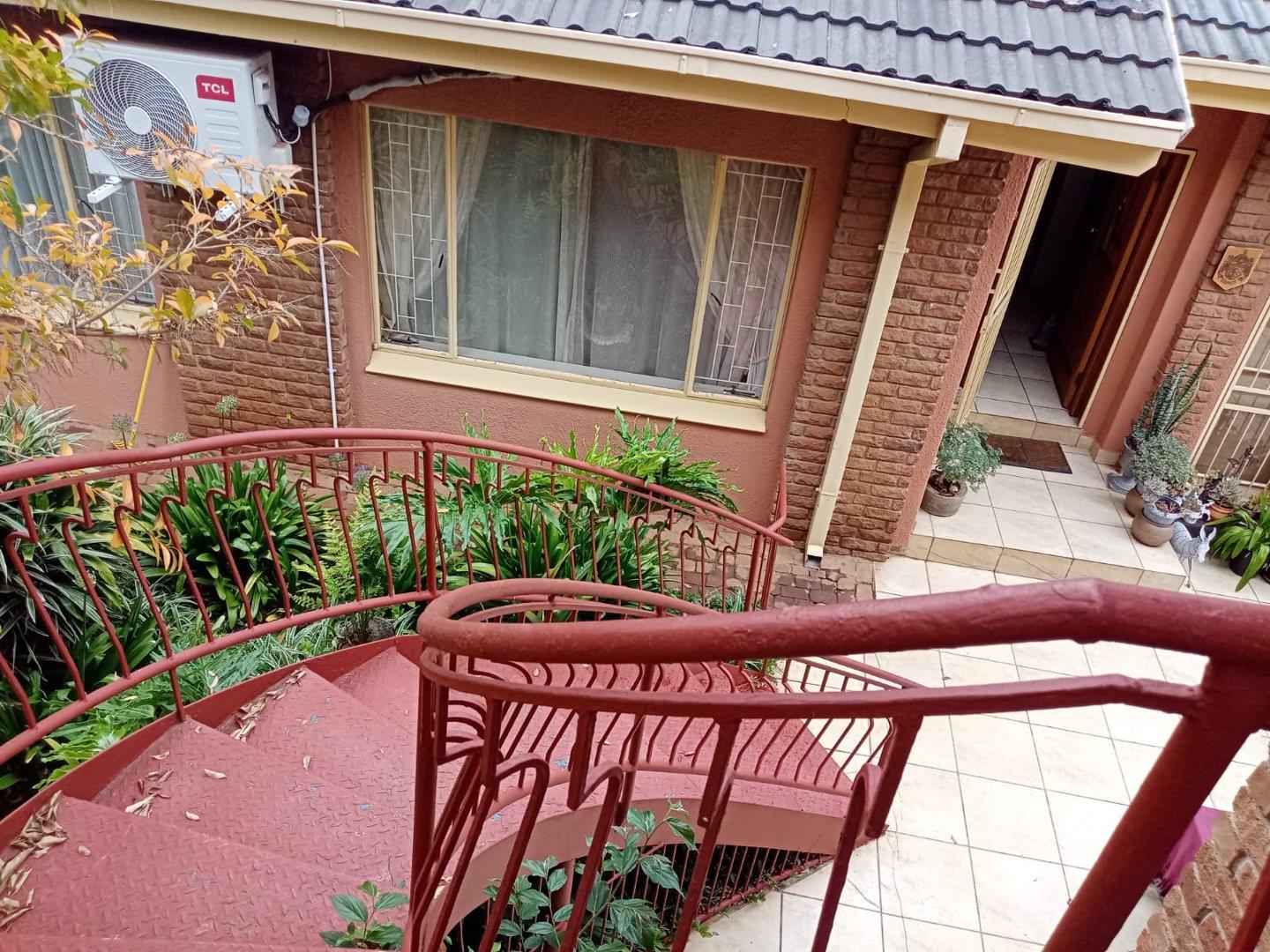 4 Bedroom House for sale in Flora Park P24113601560