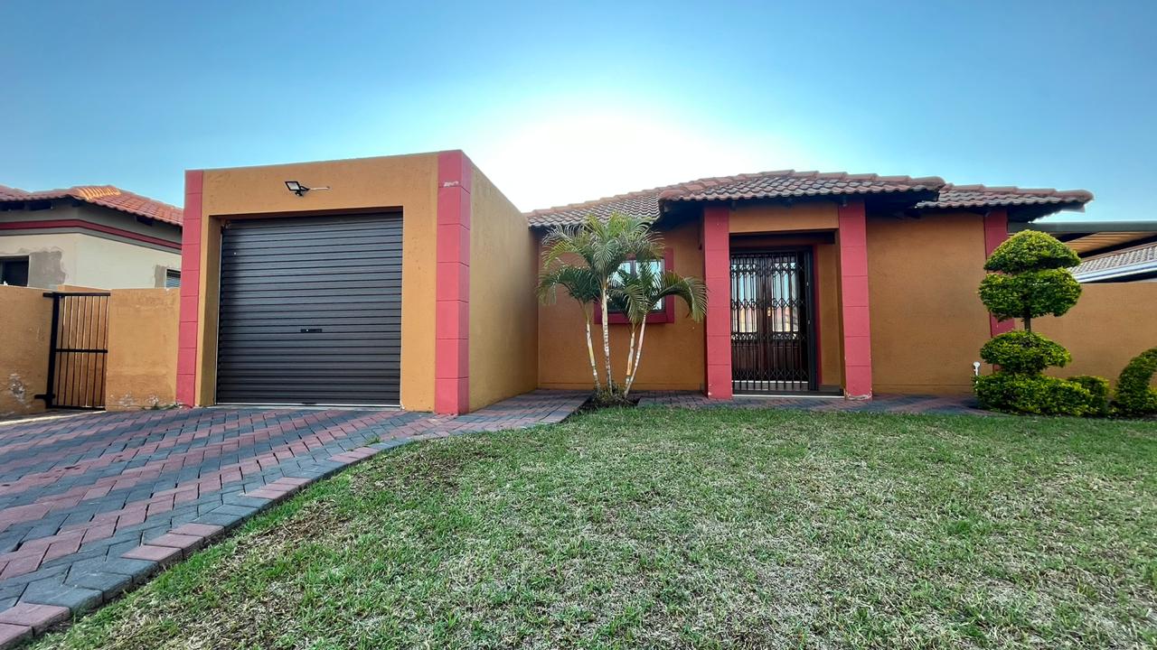 3 Bedroom House for sale in Heatherview 564 P24114565032