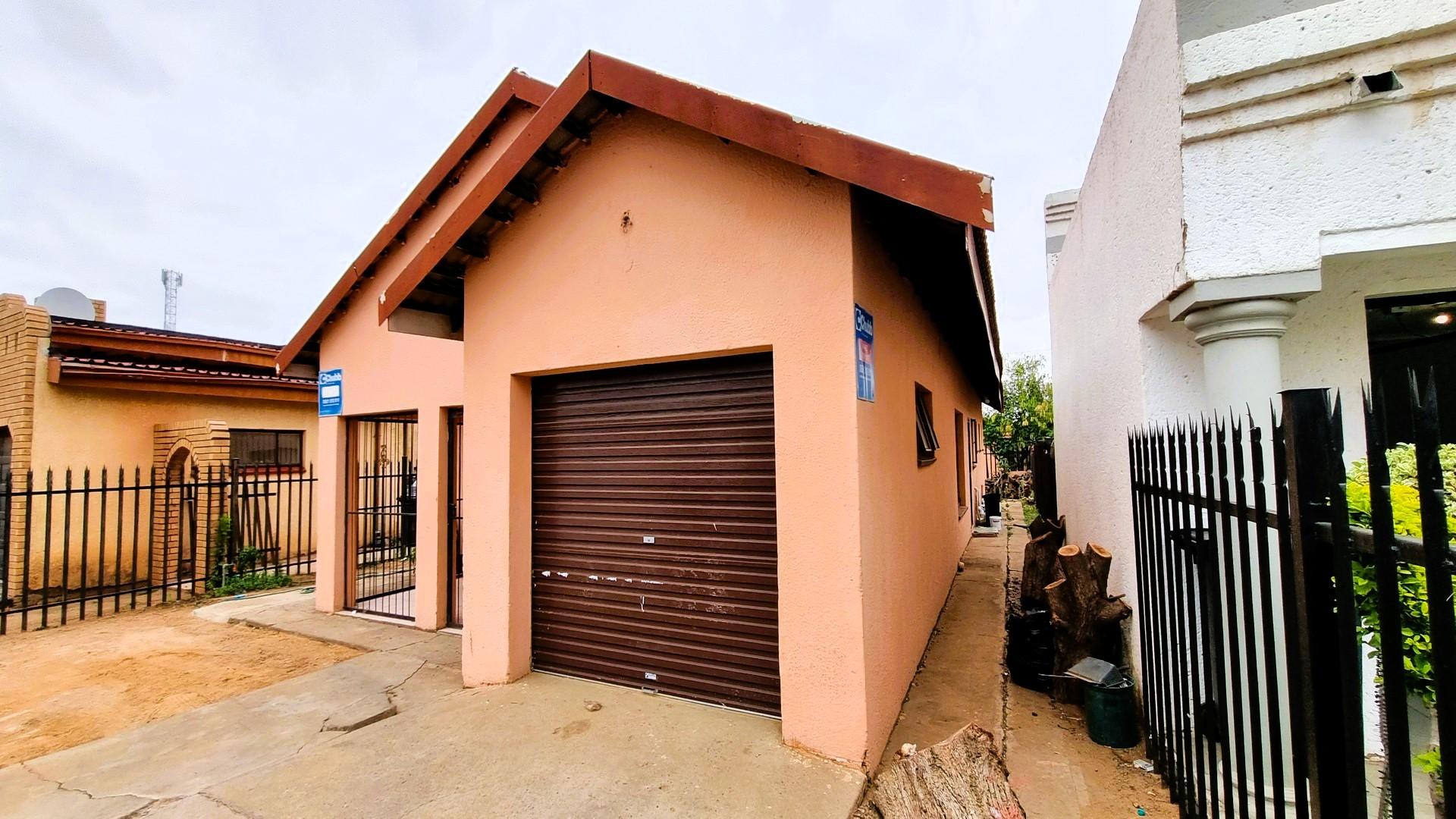Mmabatho Unit 10 Property Property and houses for sale in Mmabatho