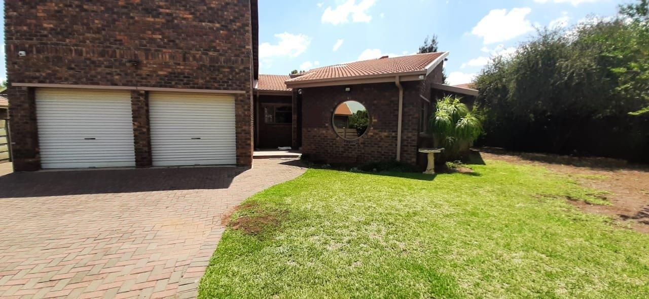 4 Bedroom House for sale in Vanderbijlpark SE 3 P24113604028