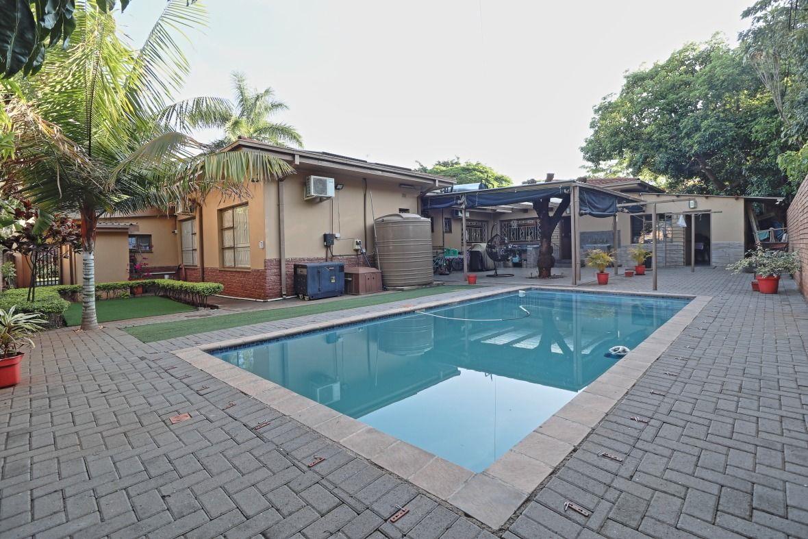 6 Bedroom House for sale in Malelane P24113605347