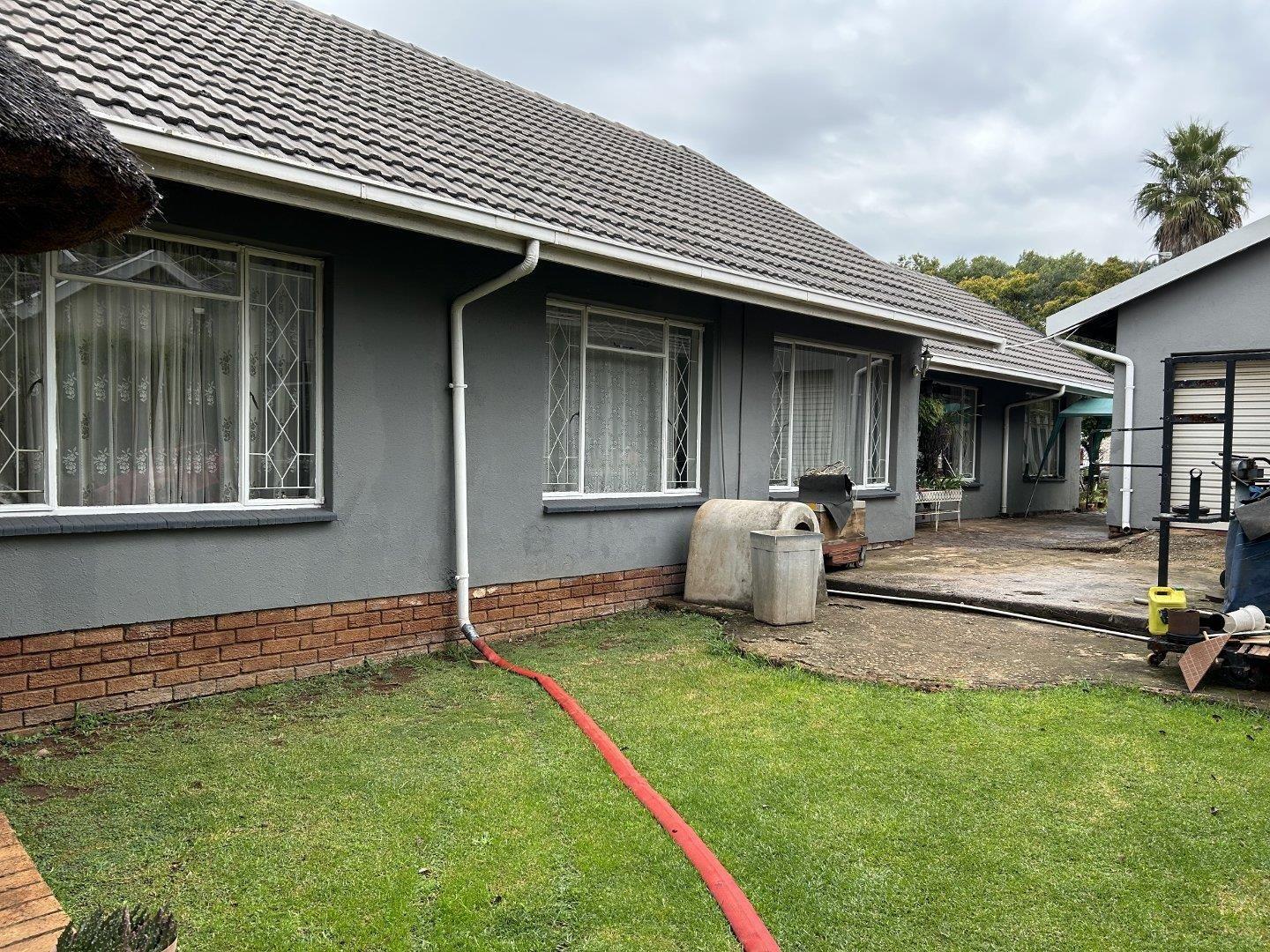 3 Bedroom House for sale in Van Riebeeck Park P24112667883