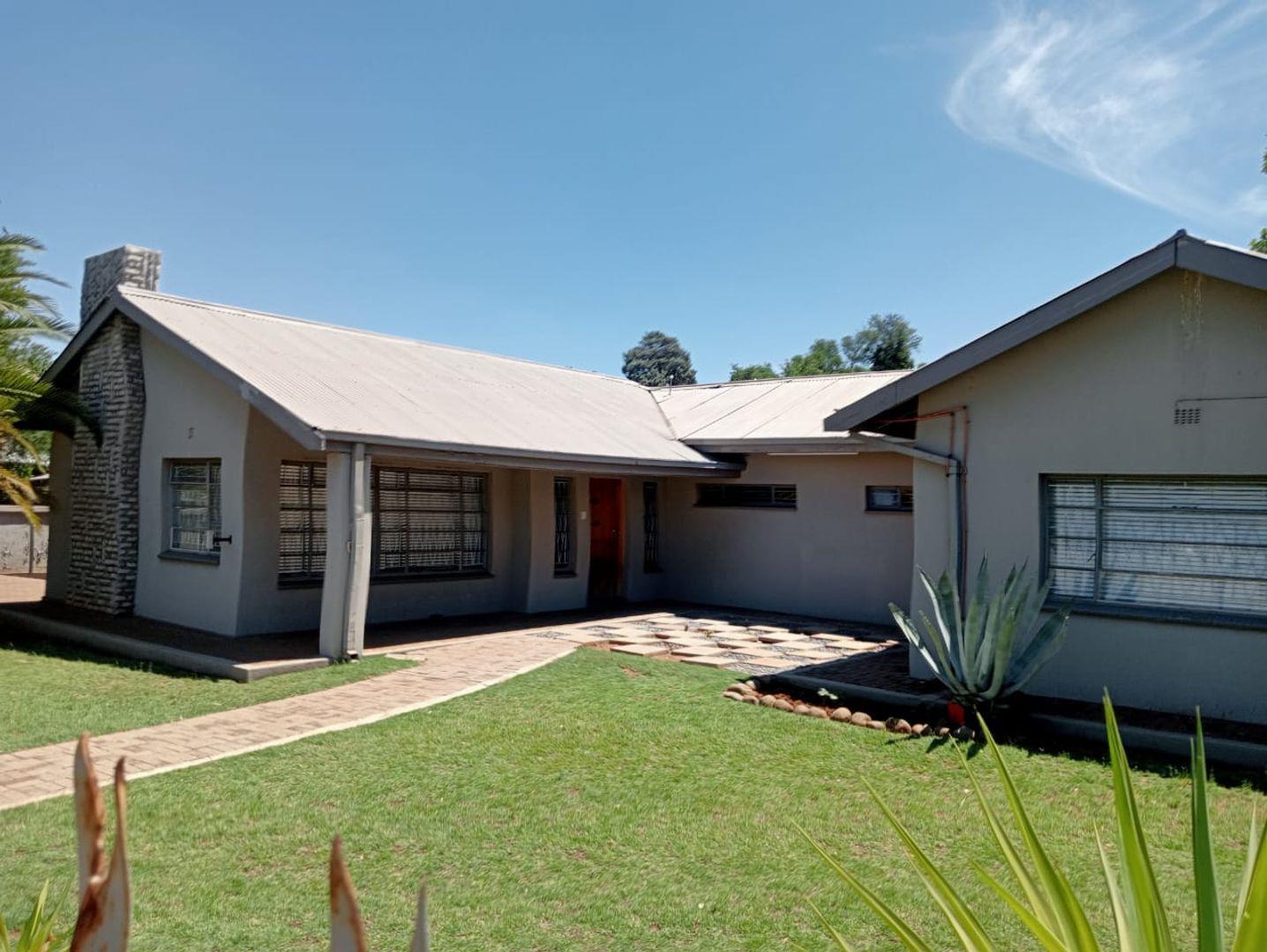 7 Bedroom House for sale in Kuruman P24113607072