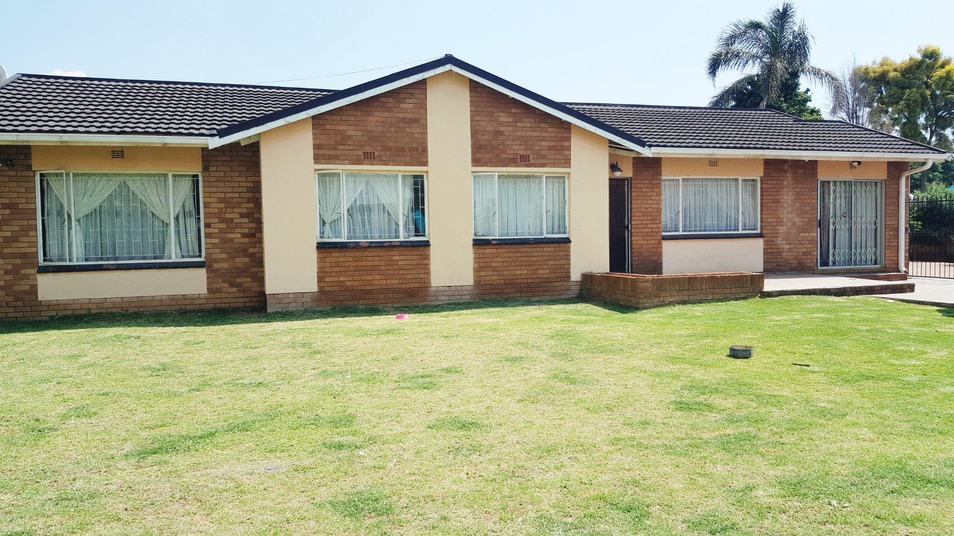 3 Bedroom House for sale in Dunnottar P24113609460