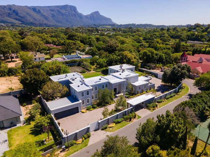 5 Bedroom House for Sale in Constantia