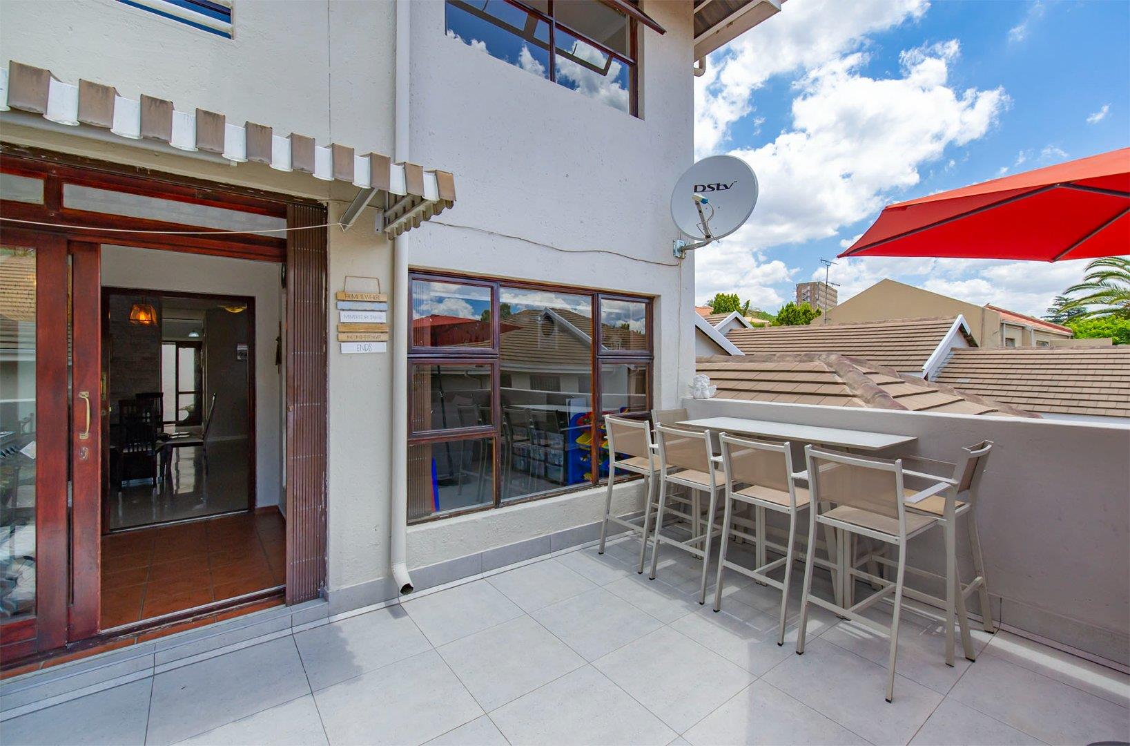 3 Bedroom Townhouse for sale in Bedford Gardens 16 Hathersage Close