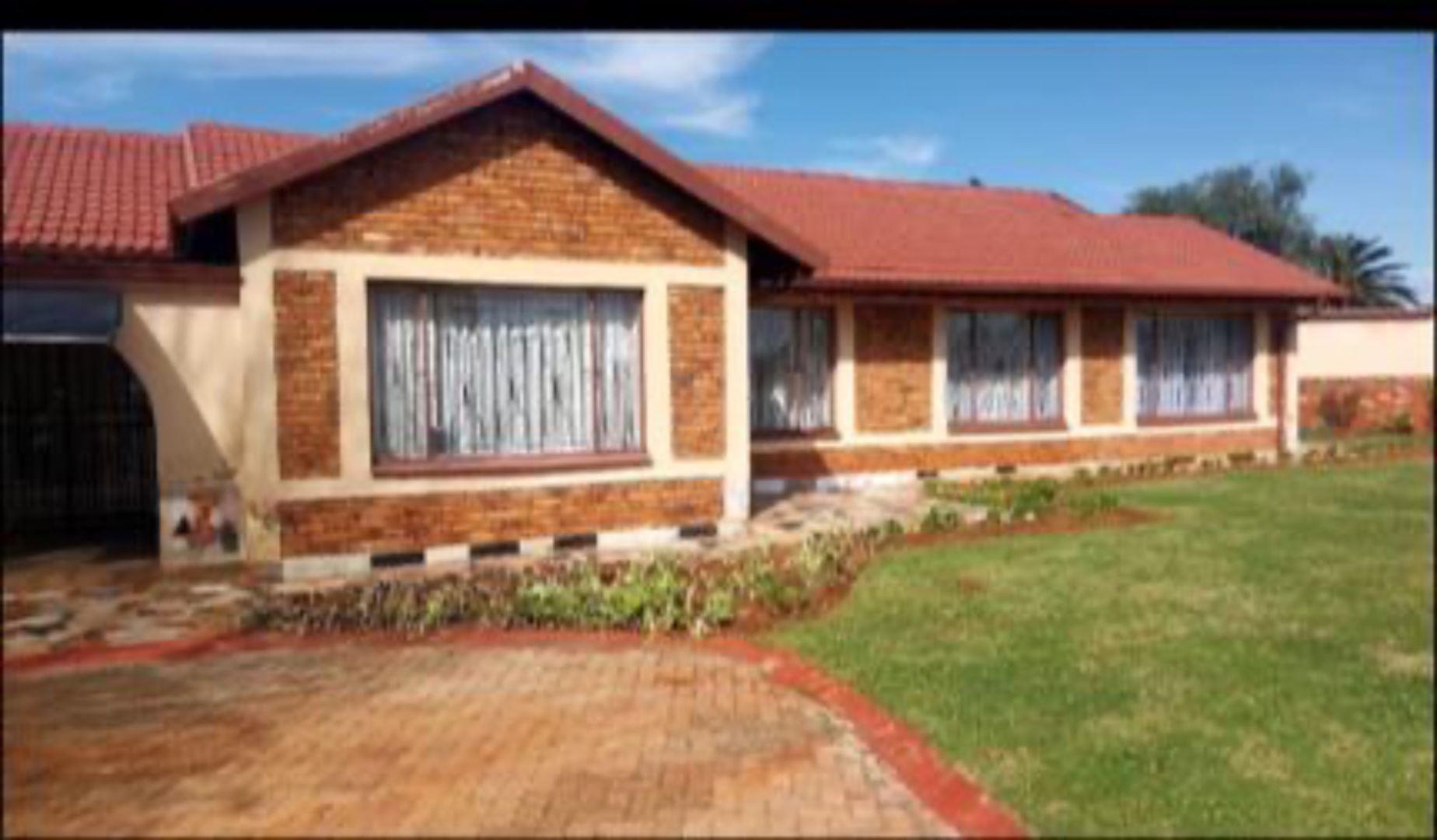 3 Bedroom House for sale in Leachville Ext 2 P24113611806