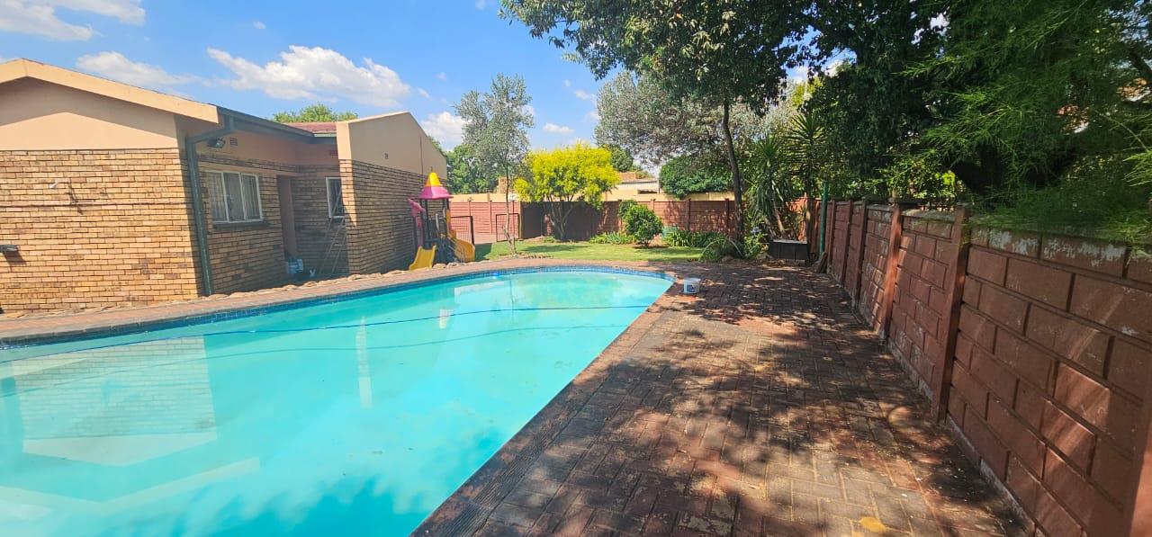 3 Bedroom House for sale in Vanderbijlpark SE 2 P24113613492