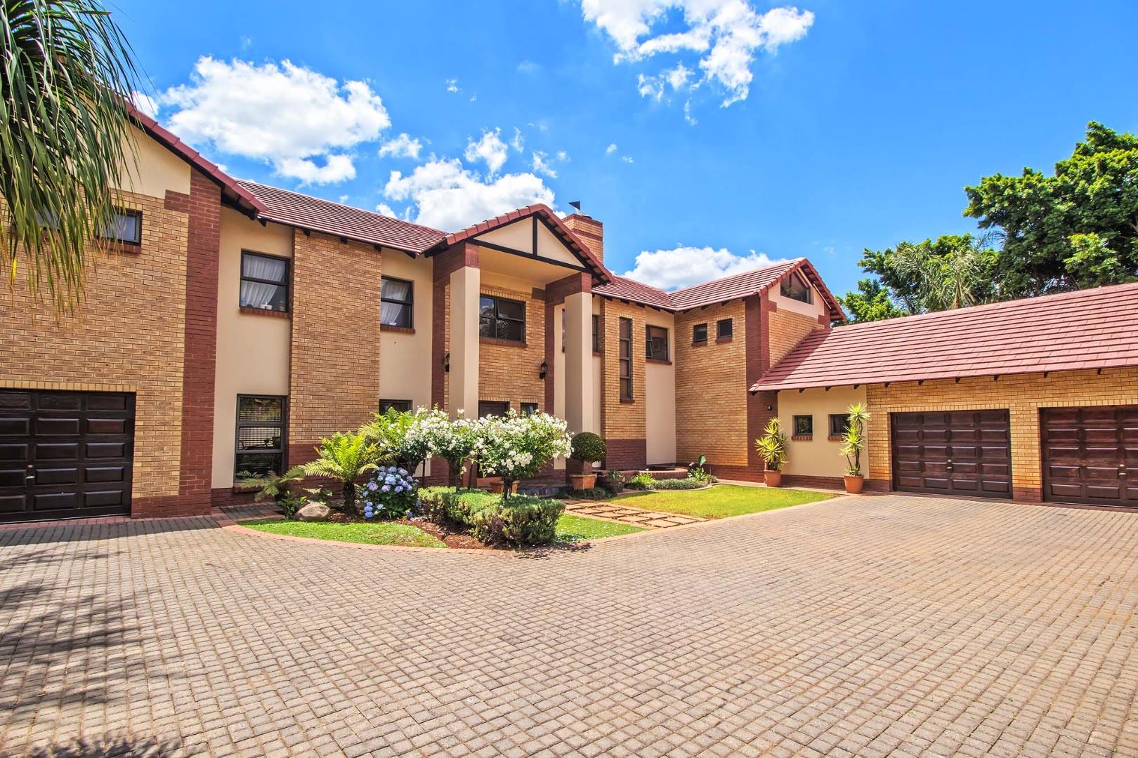 6 Bedroom House for sale in Woodhill Golf Estate P24113613544