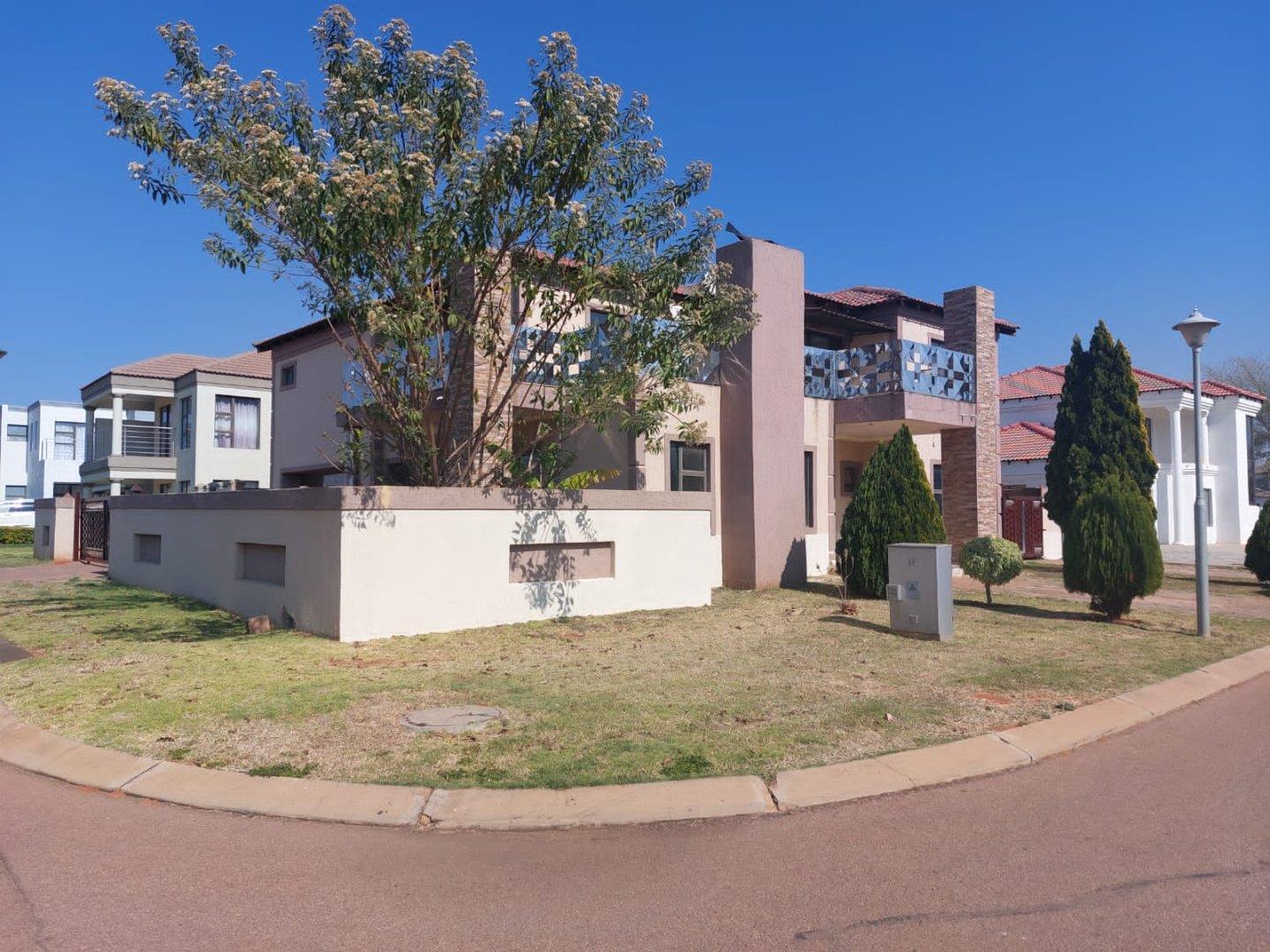 5 Bedroom House for sale in The Orchards P24113613797