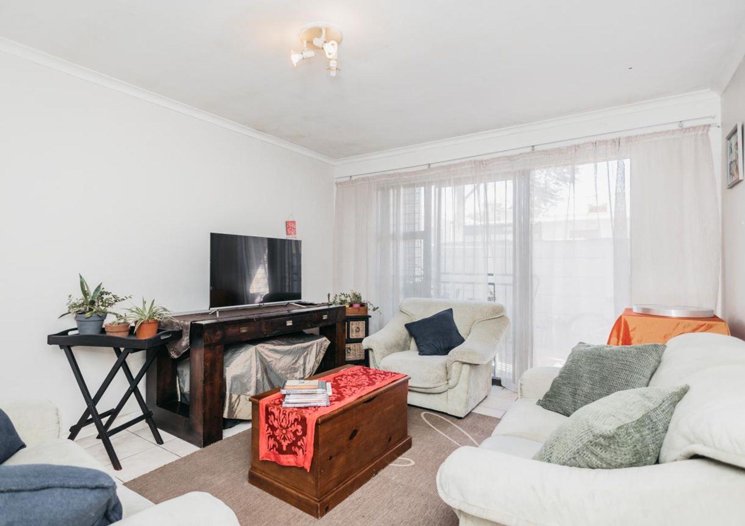 Oakglen Property Apartments / flats for sale in Oakglen Property24