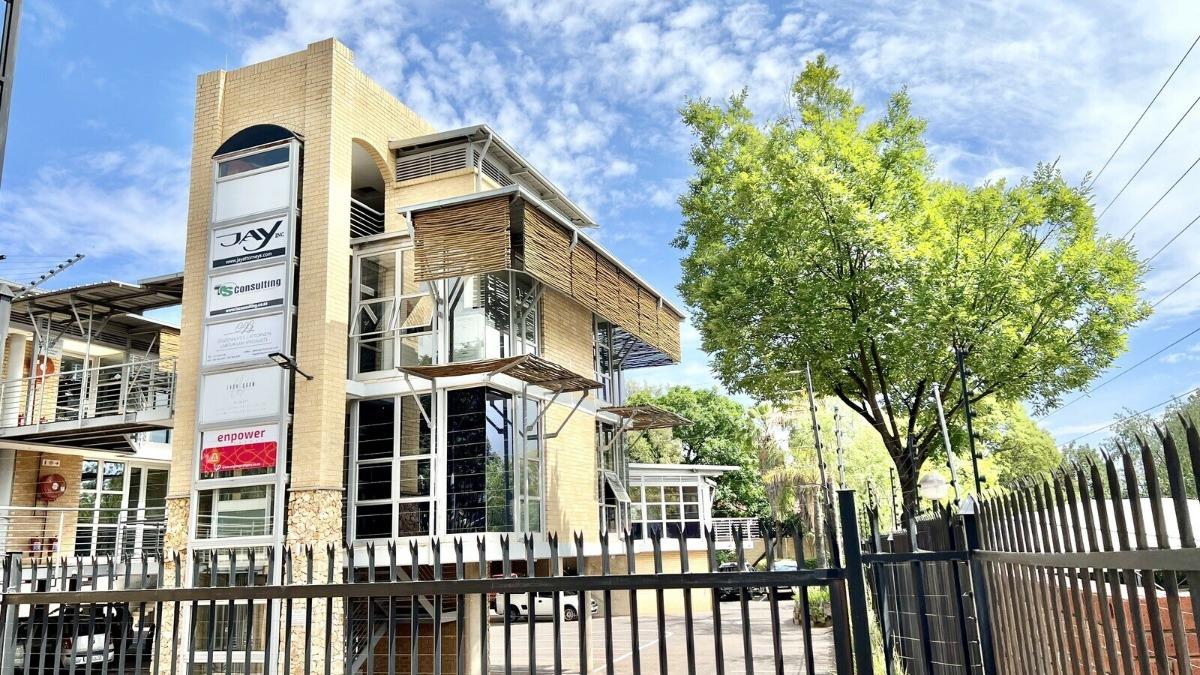 Commercial property to rent in Lynnwood Glen 42 Ingersol Road P24