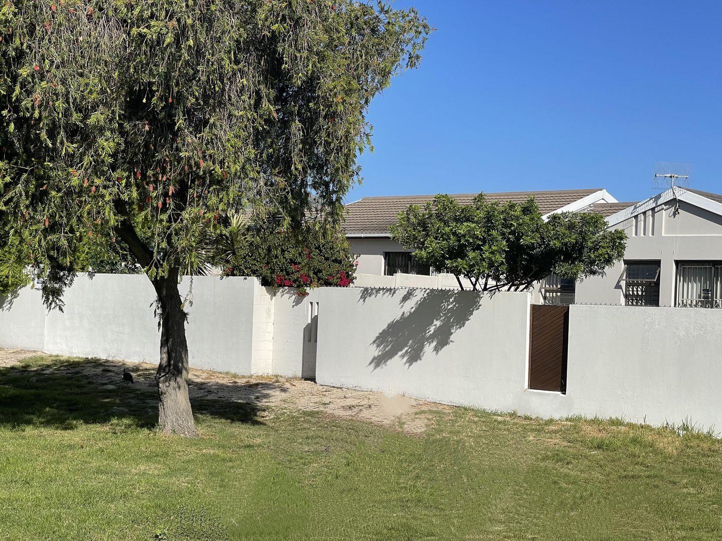 2 Bedroom Townhouse for sale in Welgelegen P24113616448