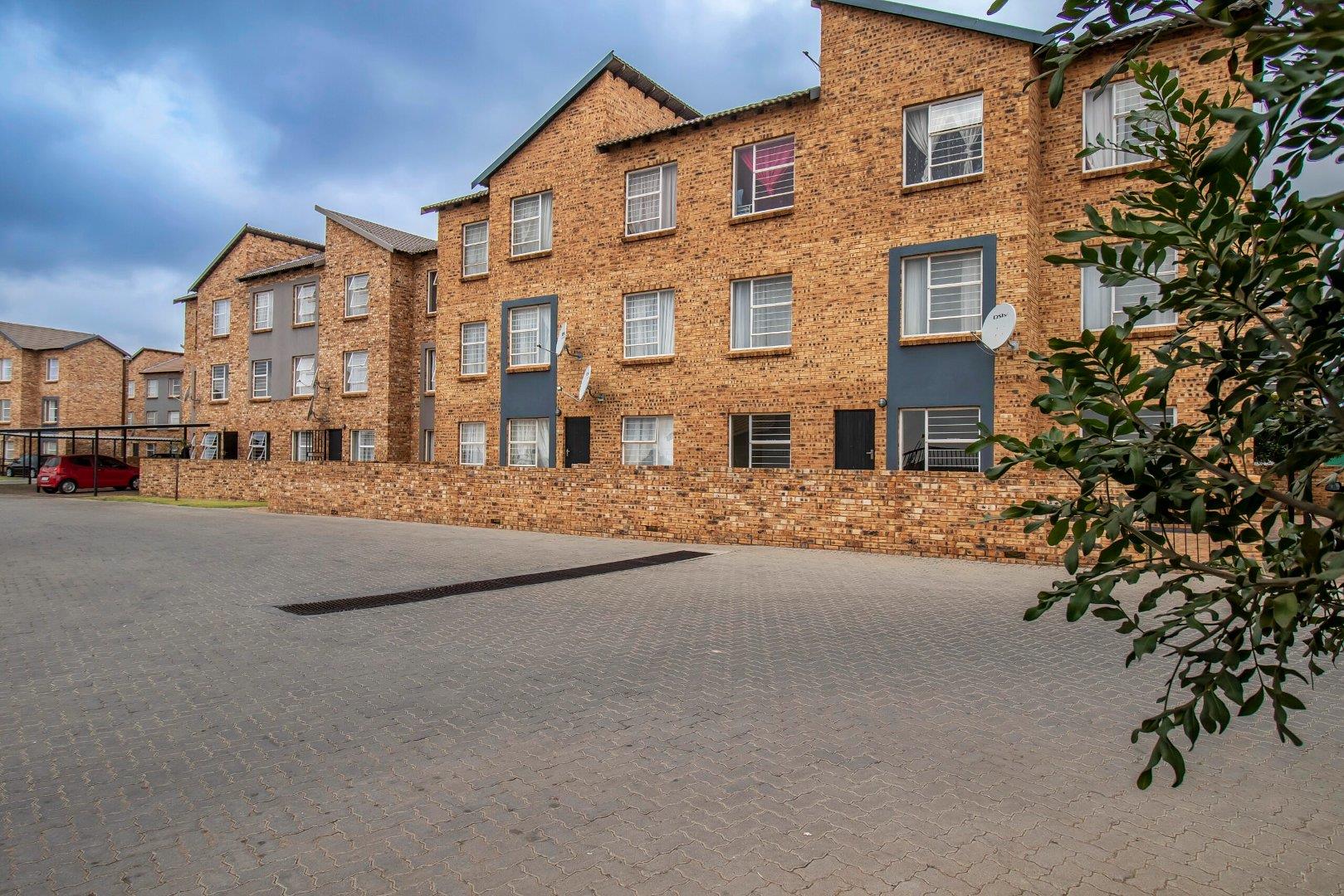 2 Bedroom Apartment / flat for sale in Honeypark 138 Bothma Street P24114472483