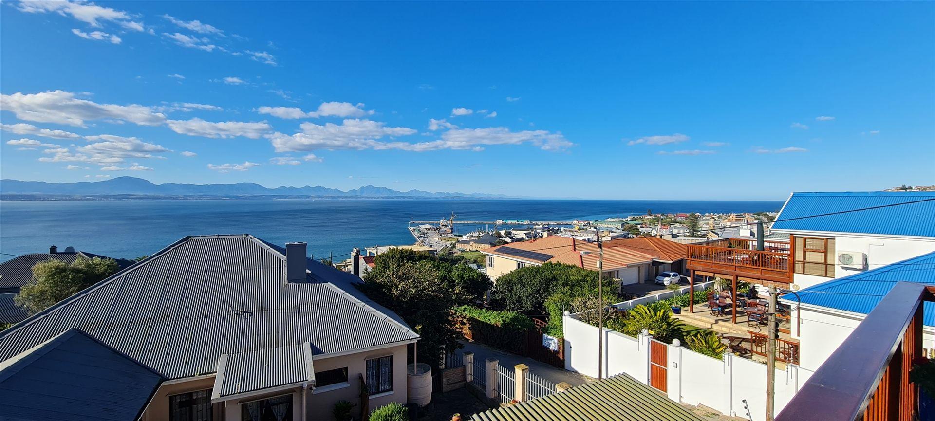 Commercial property for sale in Mossel Bay Central P24113617716