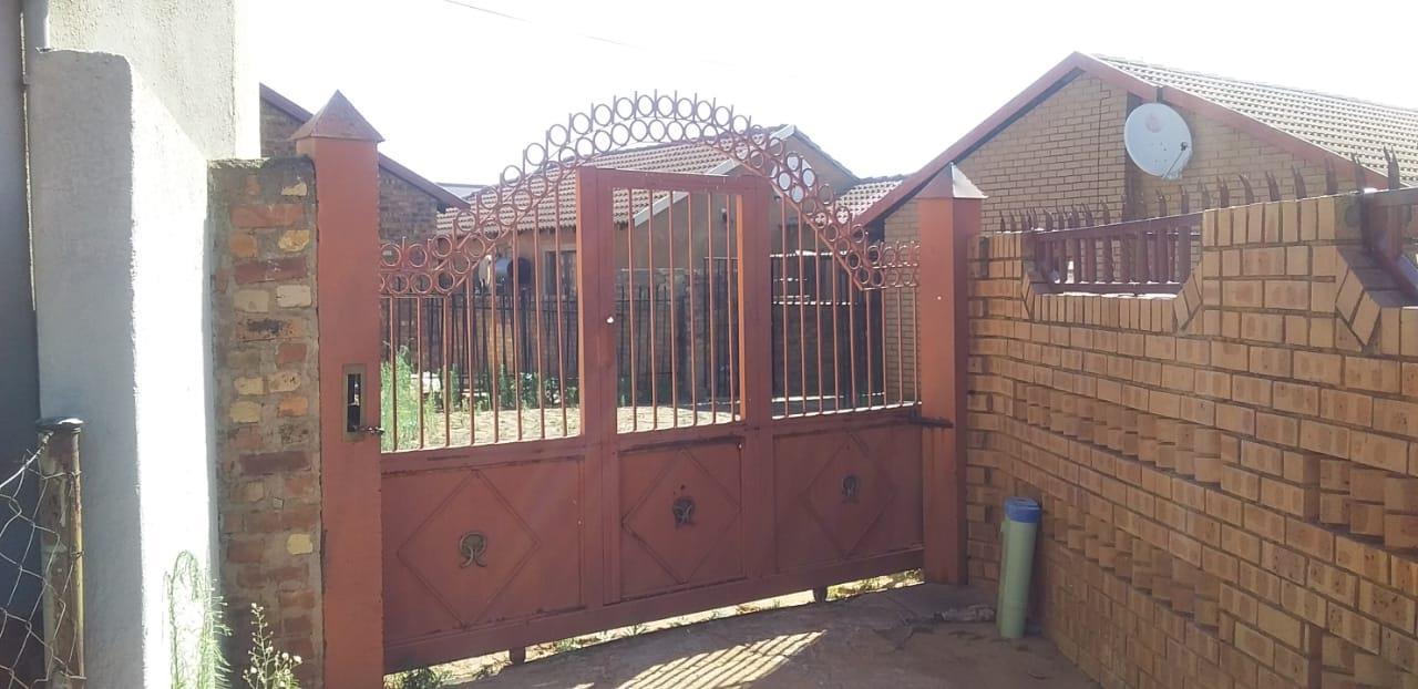 3 Bedroom House for sale in Soshanguve K P24114444369