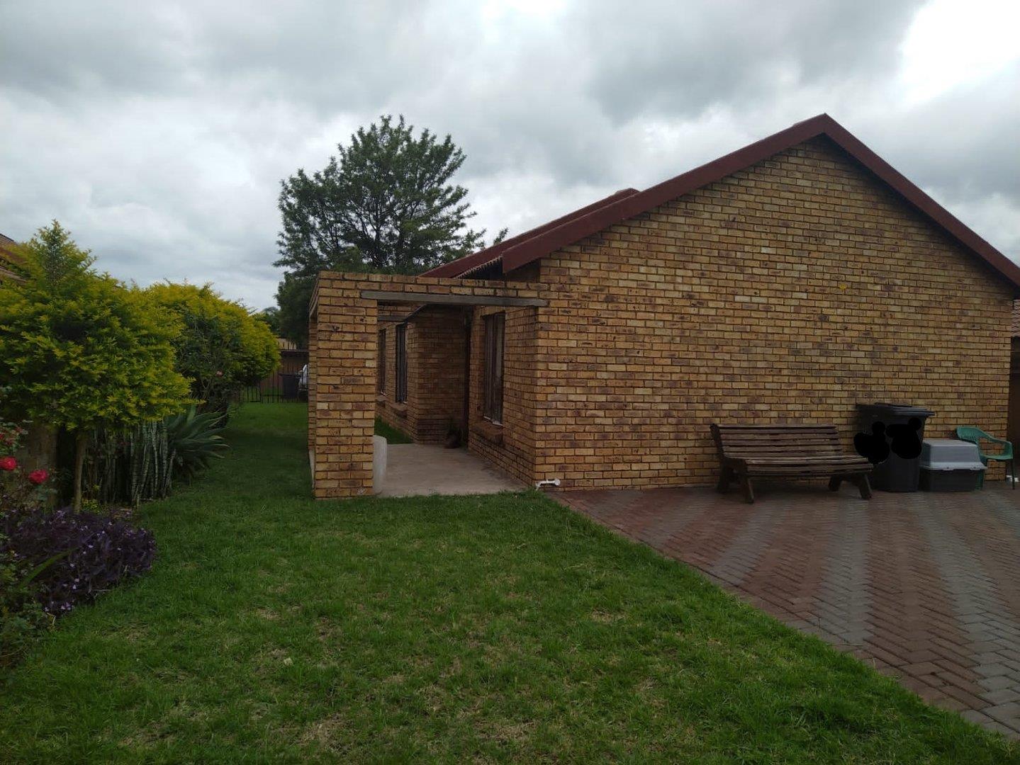 3 Bedroom House for sale in Karenpark P24113618200