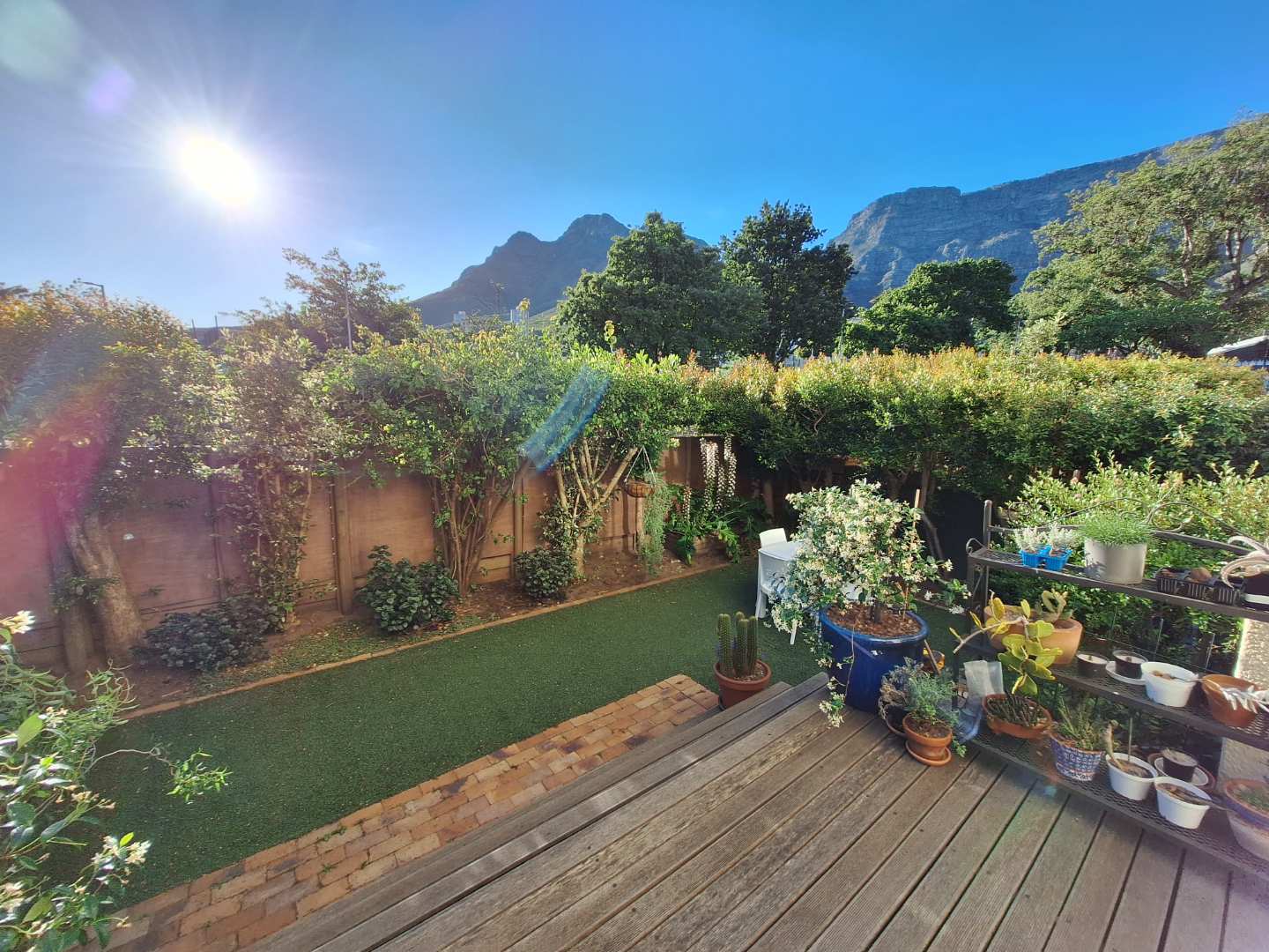 2 Bedroom Apartment / flat for sale in Oranjezicht P24113619309