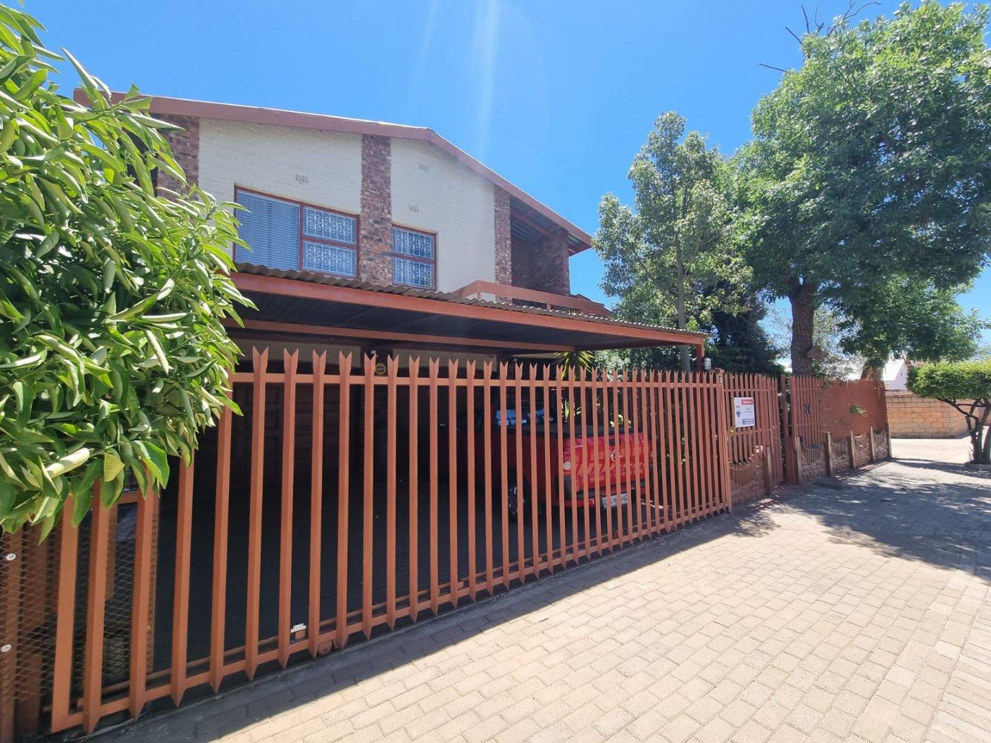 4 Bedroom House for sale in Homestead 14 Van Aswegen Street P24