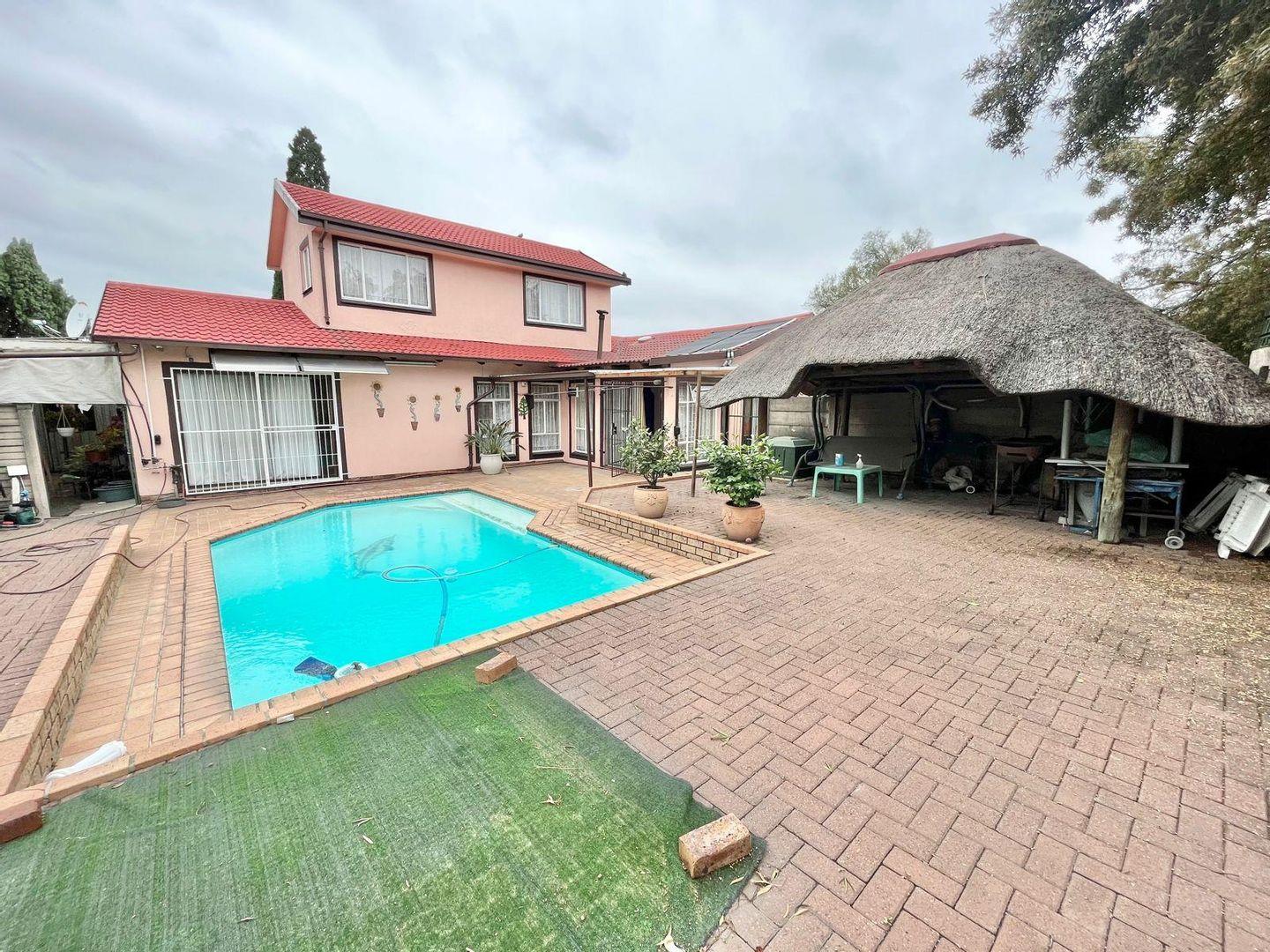 4 Bedroom House for sale in Secunda P24113620638