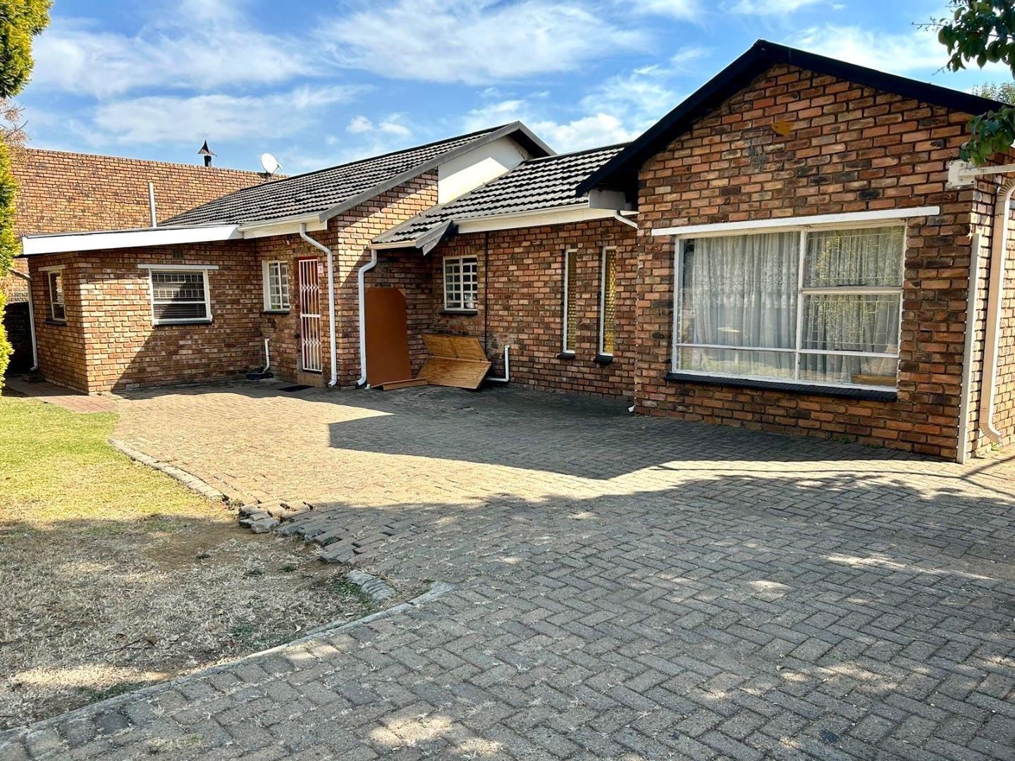 7 Bedroom House for sale in Esther Park P24113045083