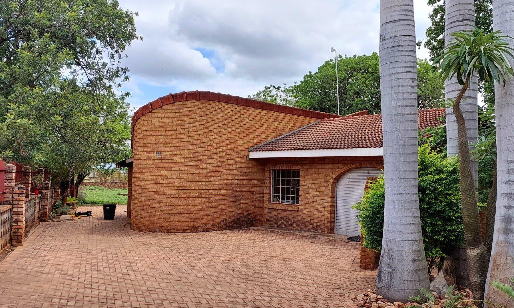 3 Bedroom House for sale in Marble Hall P24113622354