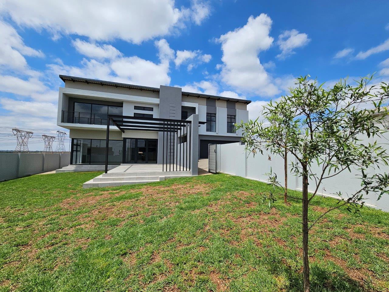 4 Bedroom House for sale in Midstream Heights P24112755777