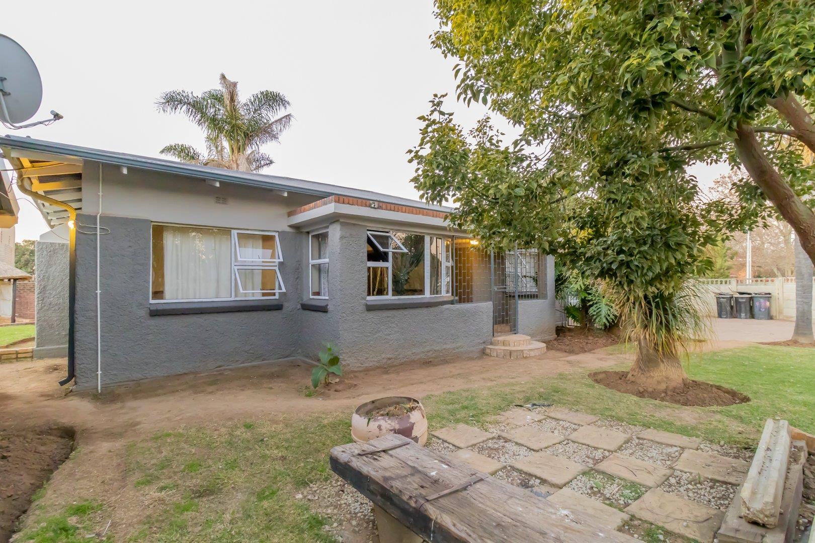 3 Bedroom House for sale in Dunnottar P24111313274