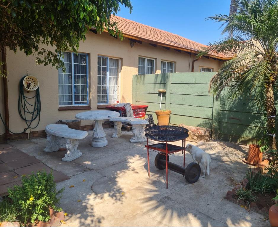 3 Bedroom Townhouse for sale in Montana Park P24113624657