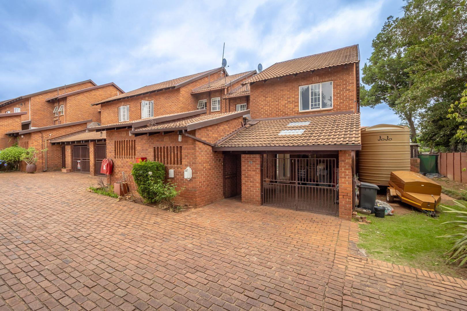 3 Bedroom Townhouse for sale in Fairland 11 Rosewood, 212 Smit Street