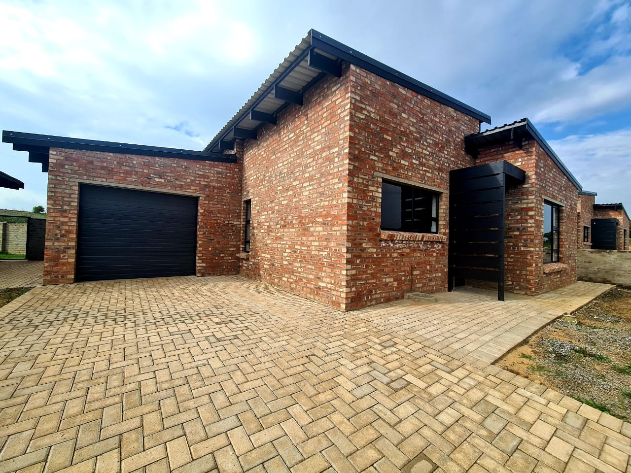 2 Bedroom Townhouse for sale in Waterberry Estate P24113625327