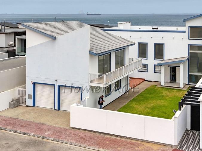 6 Bedroom House for Sale in Dolphin Beach