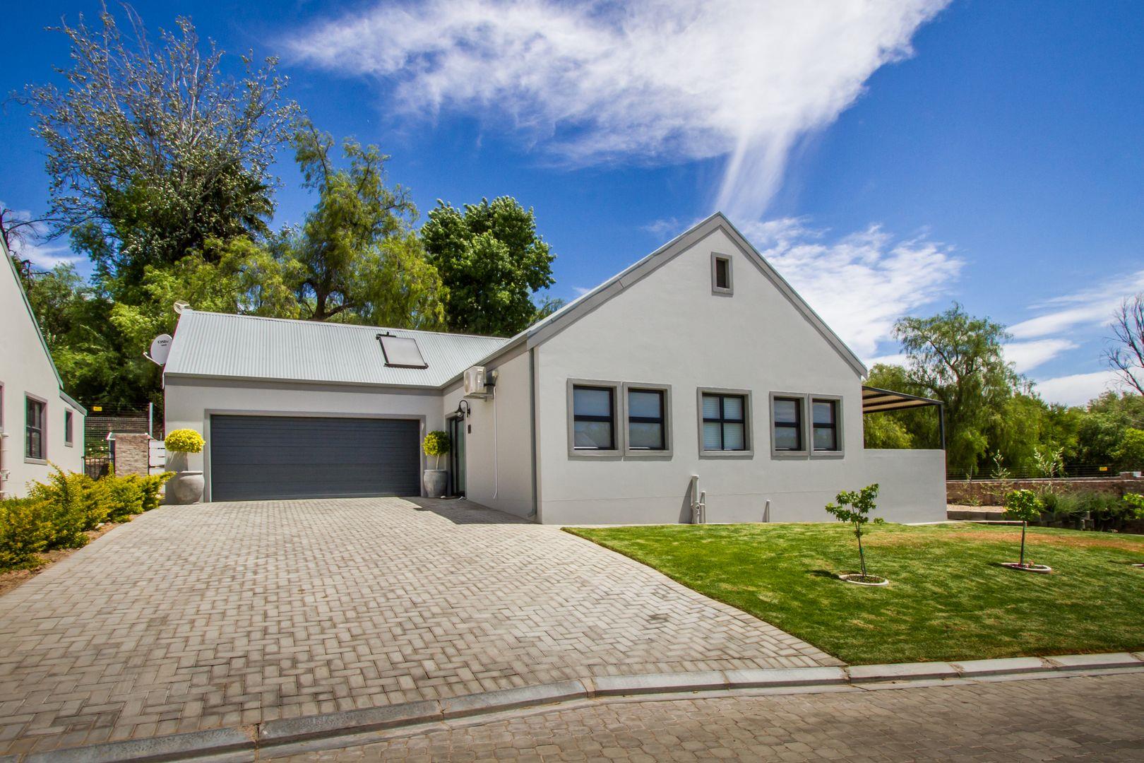 3 Bedroom House for sale in Oudtshoorn North P24113625620