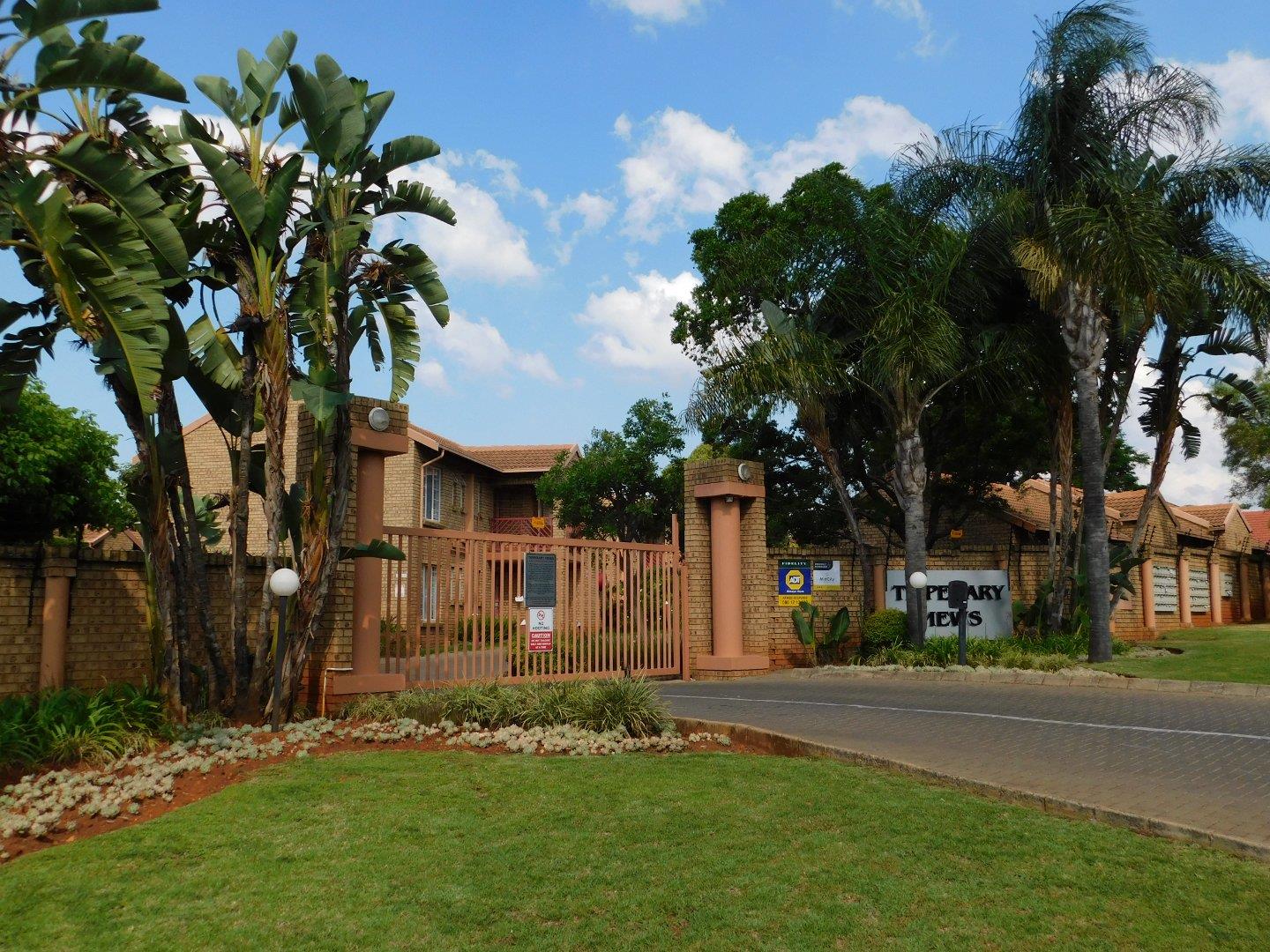 2 Bedroom Townhouse for sale in Faerie Glen P24113626024