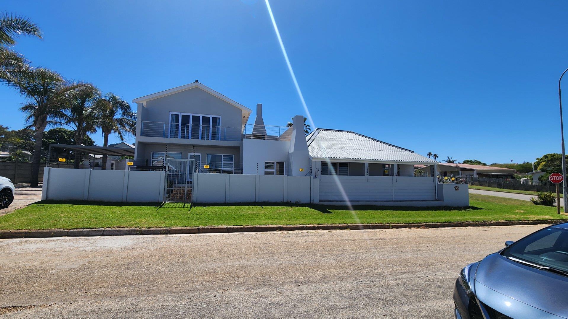 7 Bedroom House for sale in Jeffreys Bay Central P24113649597