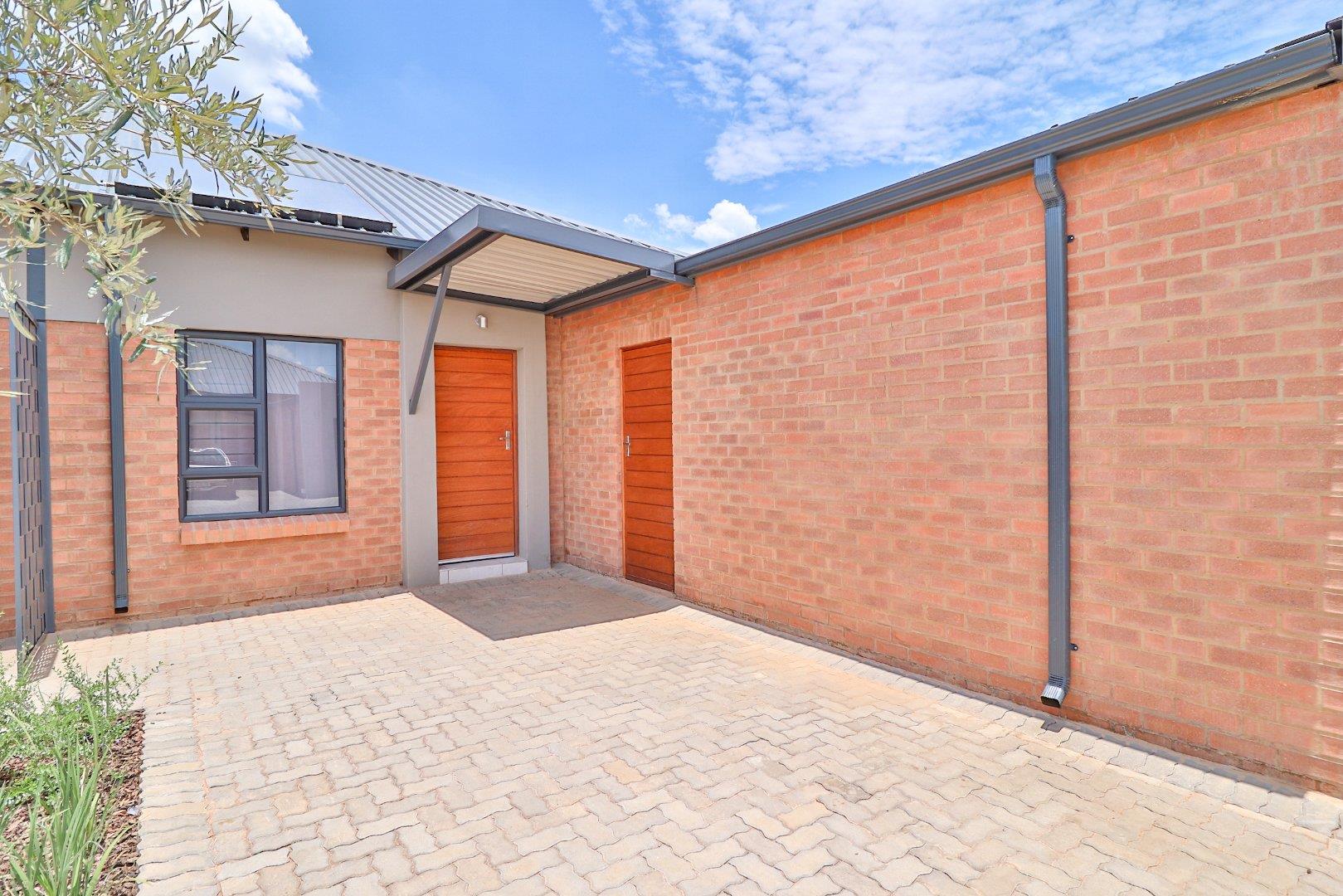 3 Bedroom Townhouse for sale in Annlin P24113649932