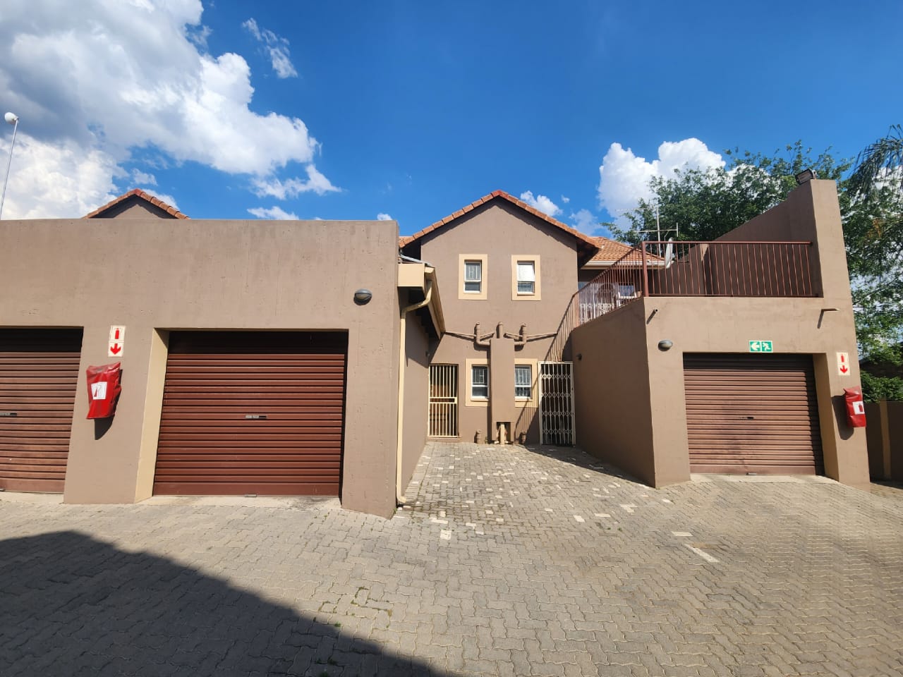 2 Bedroom Townhouse for sale in Vanderbijlpark SE 4 P24113650412